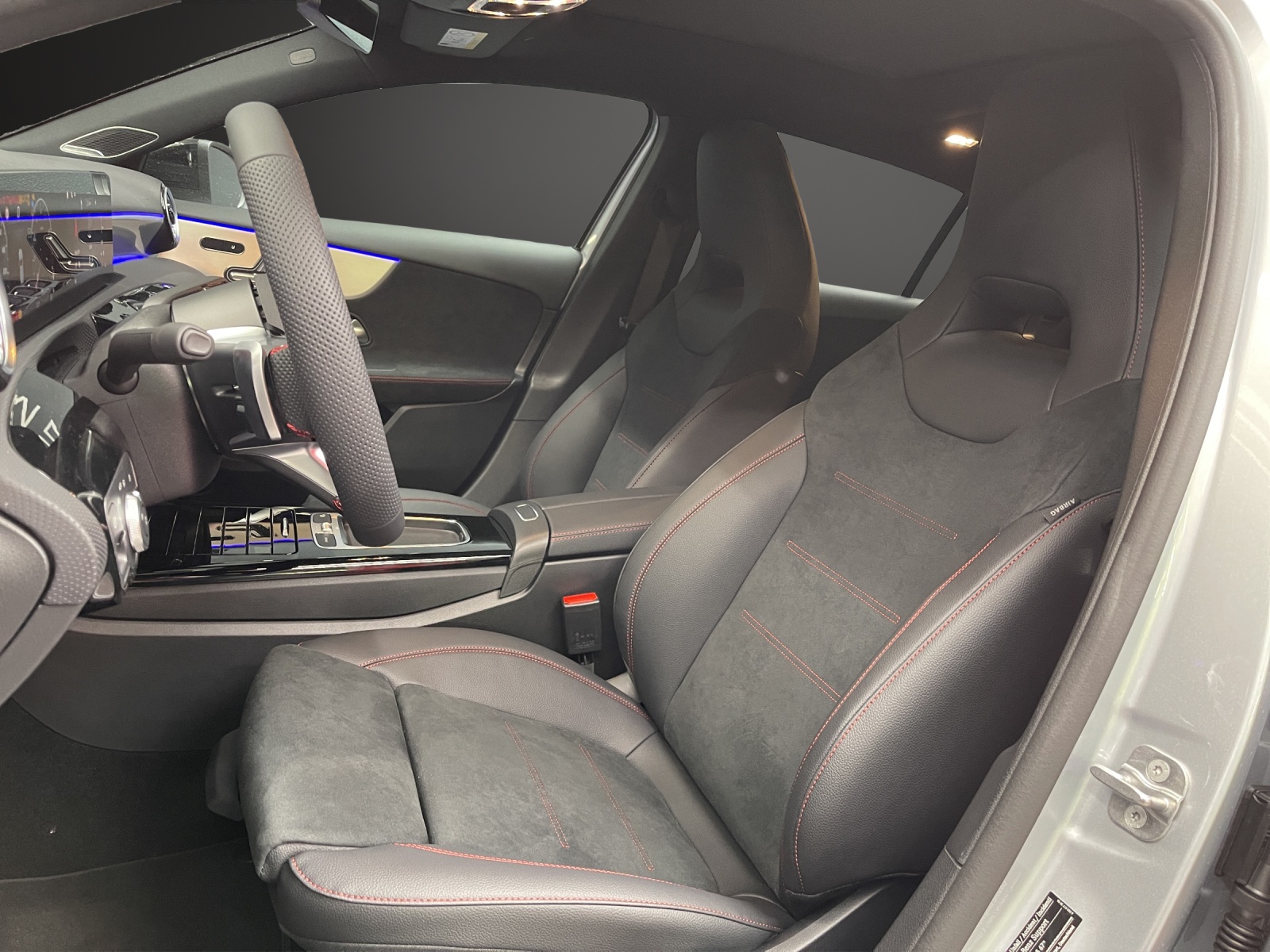 MERCEDES-BENZ A 200 Night Star 7G-DCT-image-9