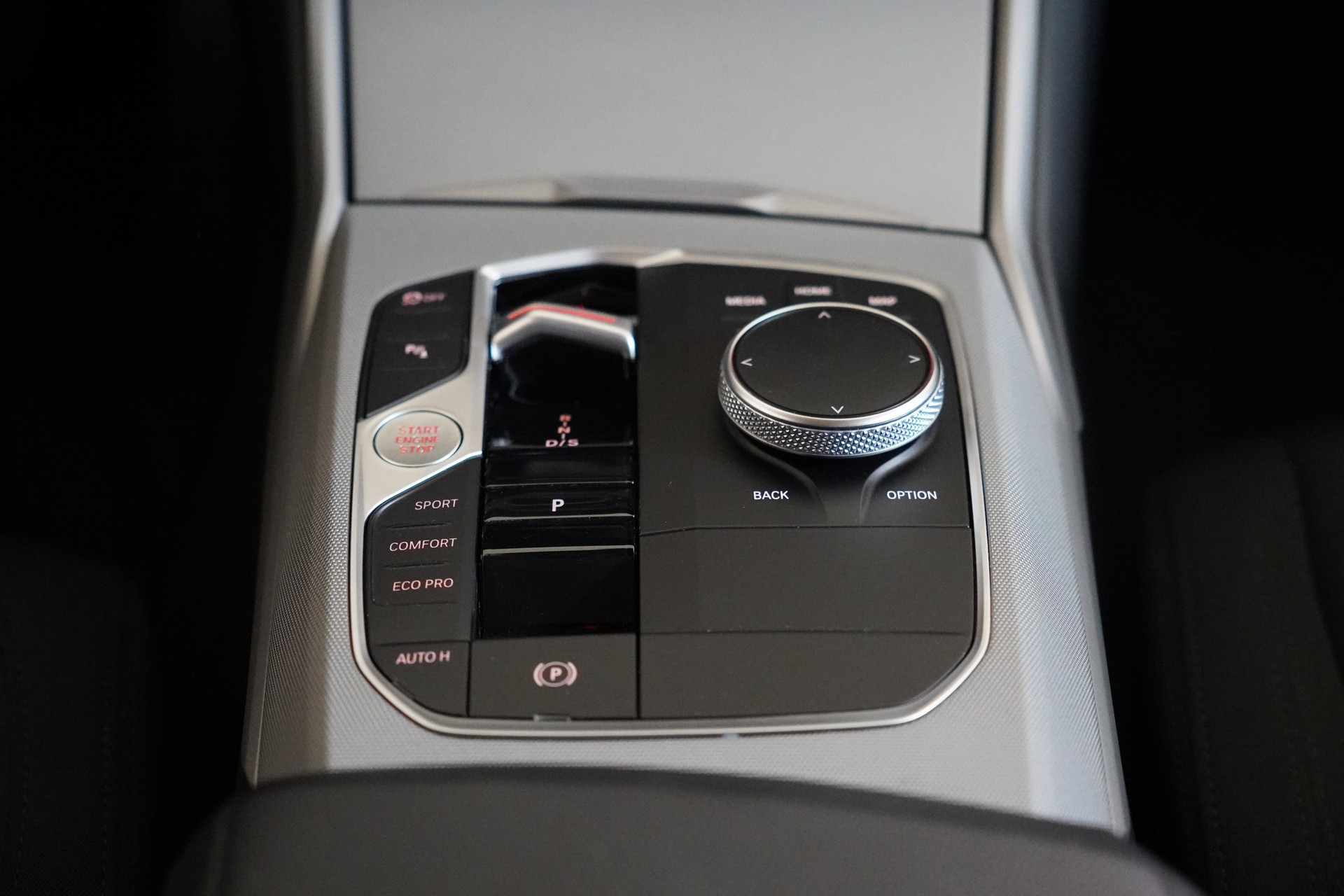 BMW 320d xDrive 48V Touring Steptronic-image-19