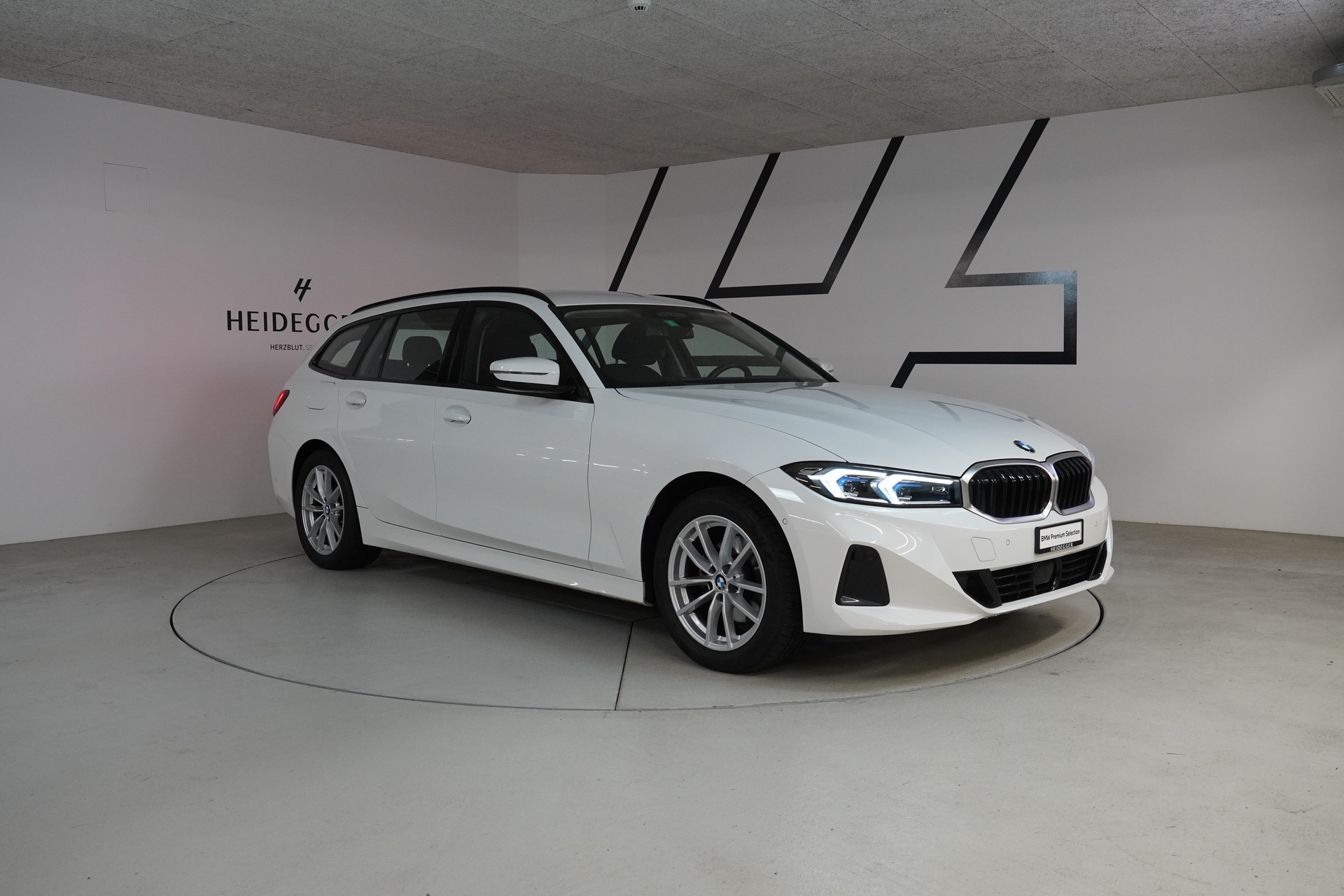 BMW 320d xDrive 48V Touring Steptronic-image-7