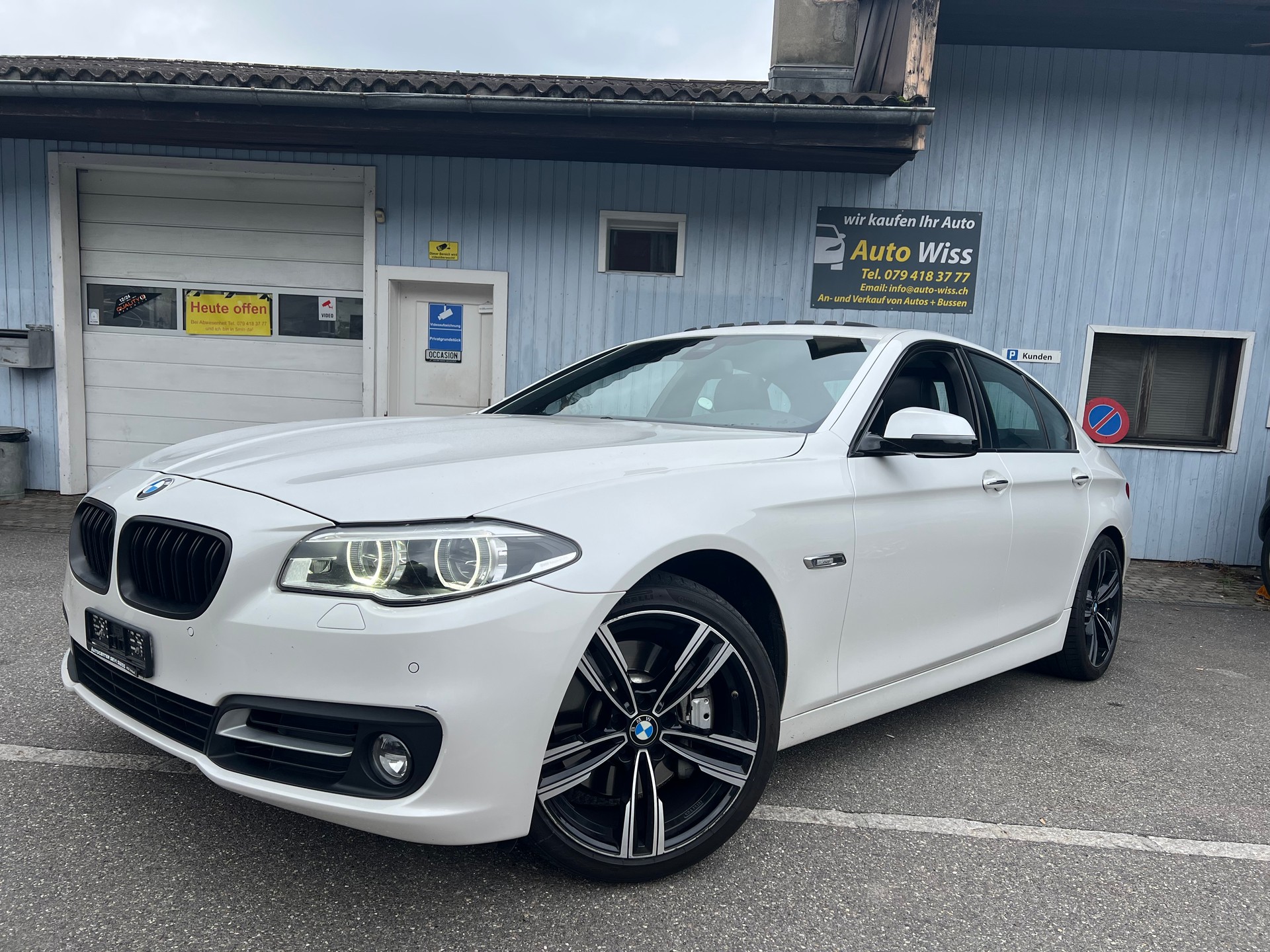 BMW 525d xDrive Luxury Line Steptronic-showroom-element-2