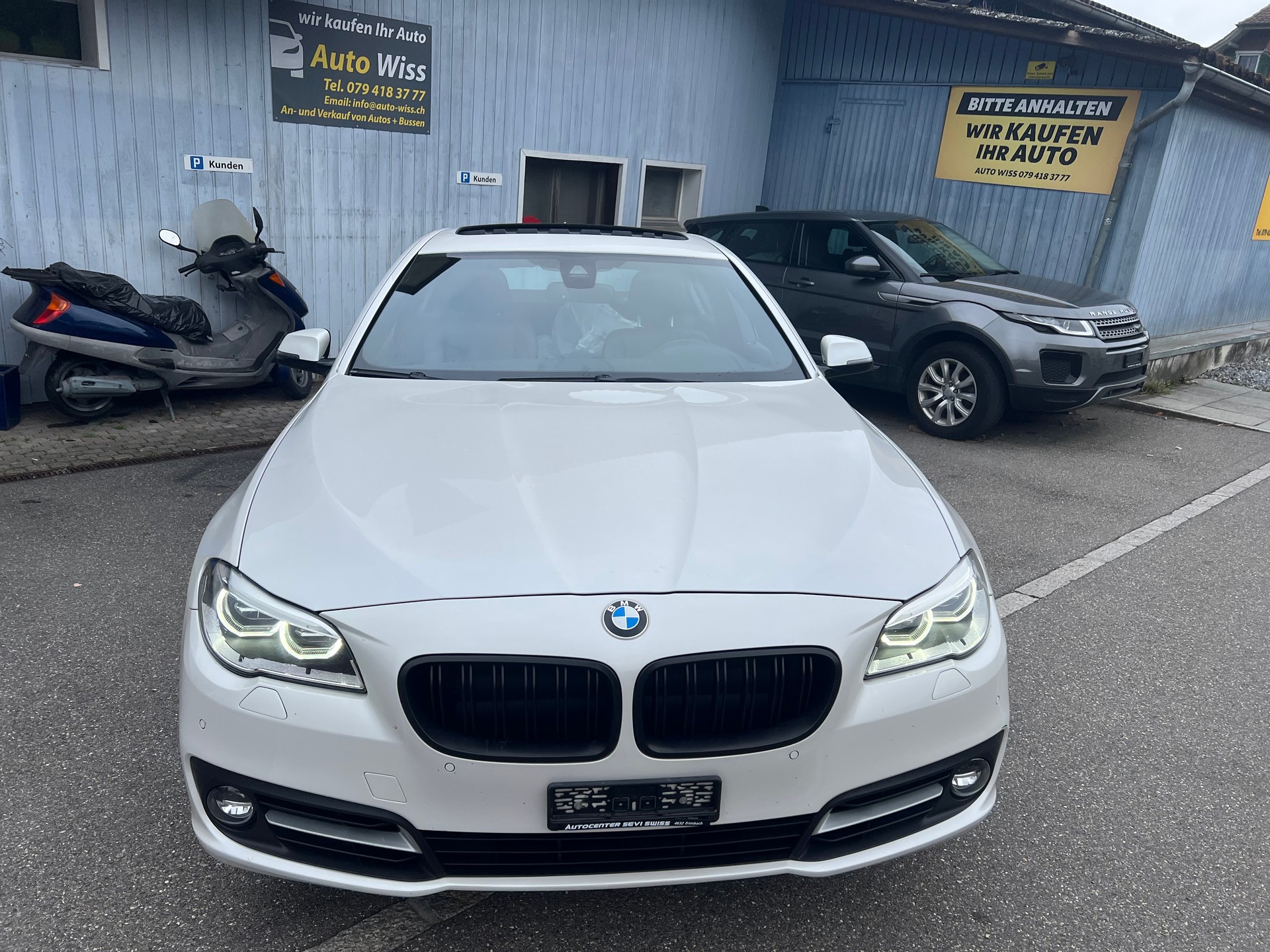 BMW 525d xDrive Luxury Line Steptronic-showroom-element-1