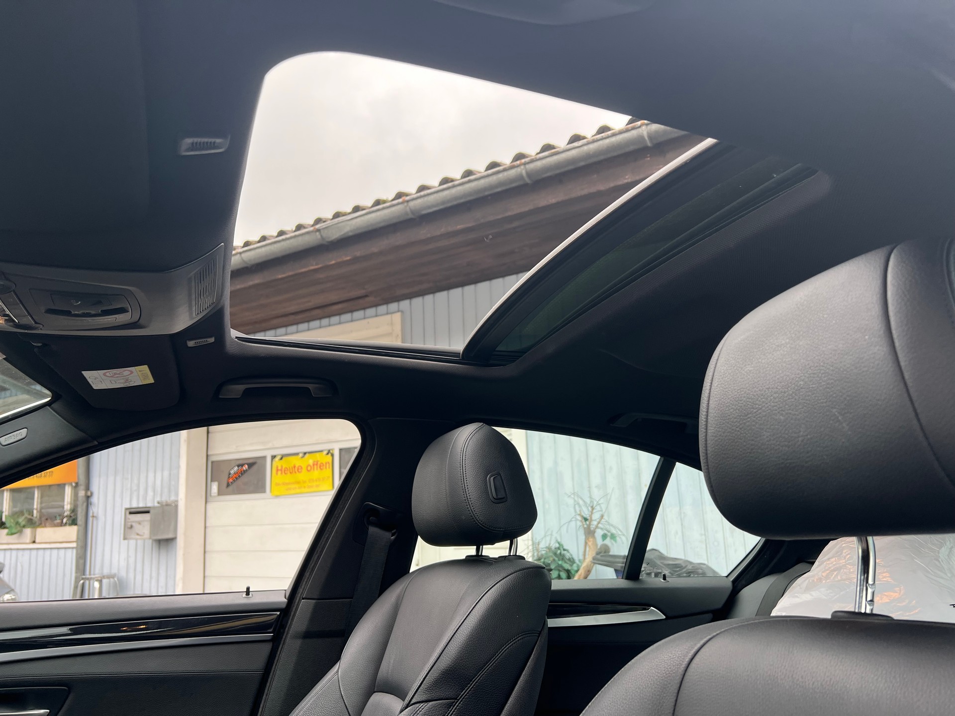 BMW 525d xDrive Luxury Line Steptronic-image-12