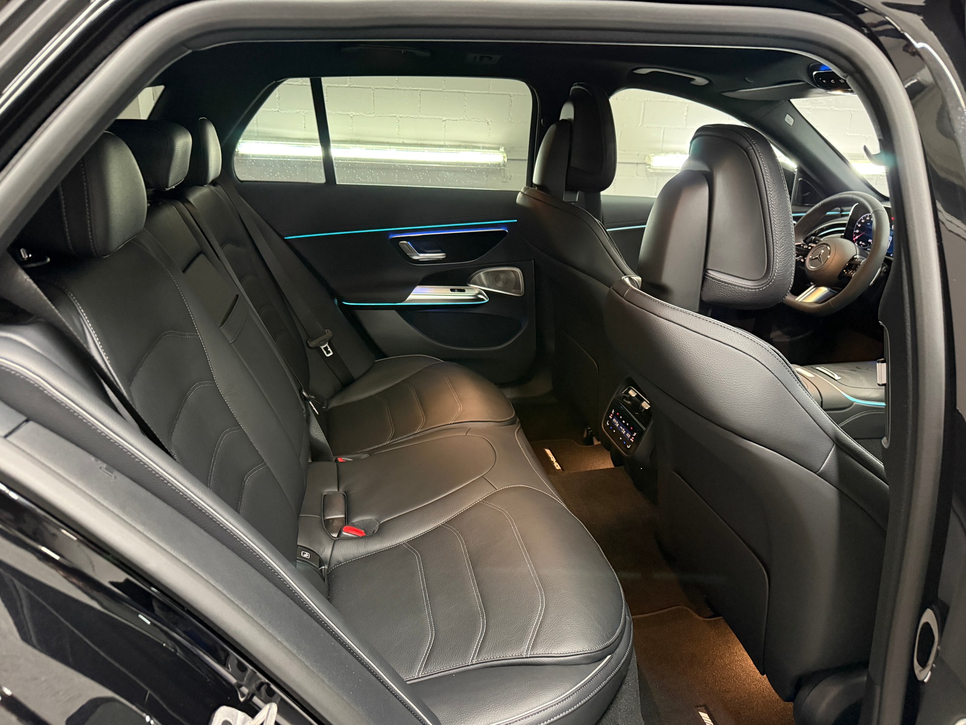 MERCEDES-BENZ E 220 d 4MATIC T-Modell-image-8