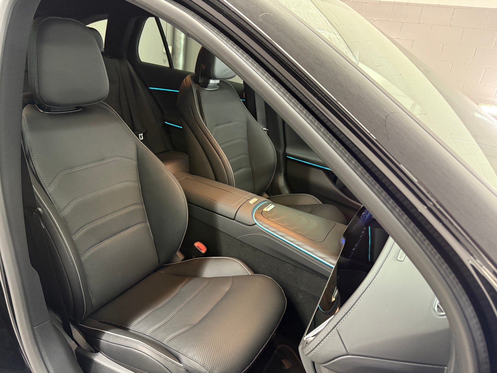 MERCEDES-BENZ E 220 d 4MATIC T-Modell-image-9