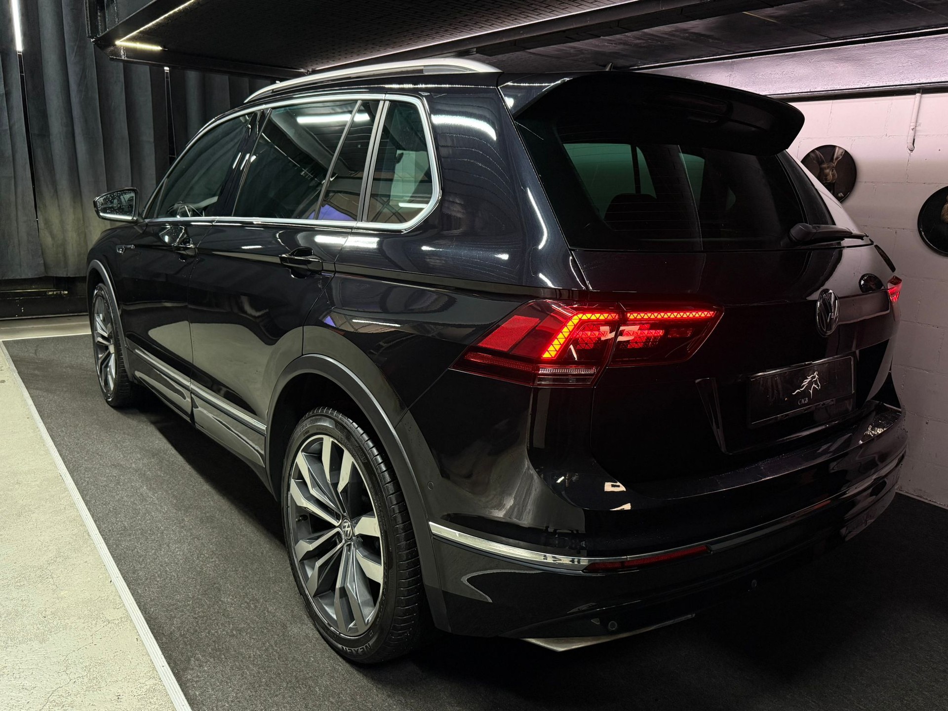VW Tiguan 2.0 TDI R-Line Highline 4Motion DSG/ 240 PS / Anhängerkupplung-image-1