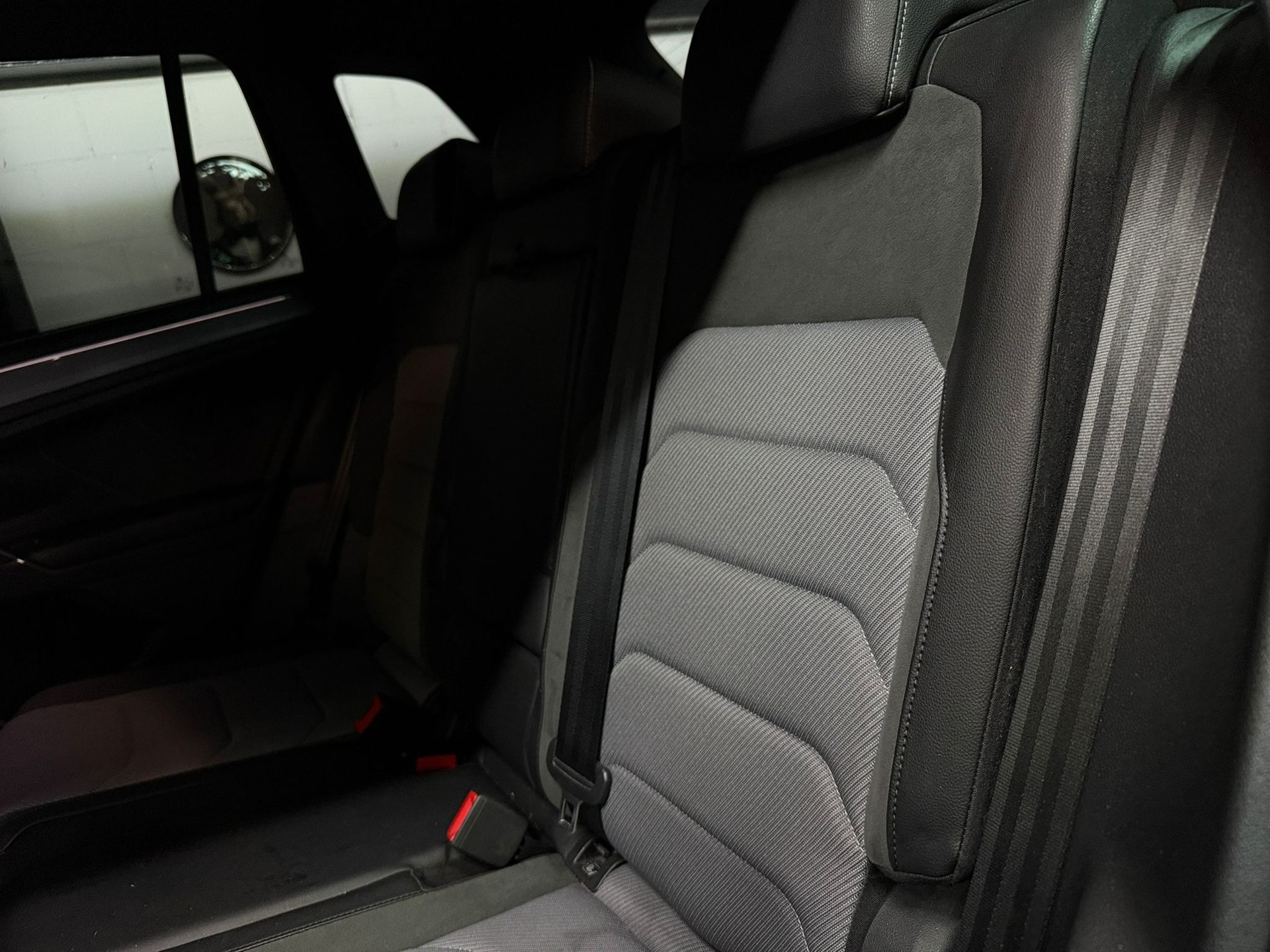 VW Tiguan 2.0 TDI R-Line Highline 4Motion DSG/ 240 PS / Anhängerkupplung-image-7