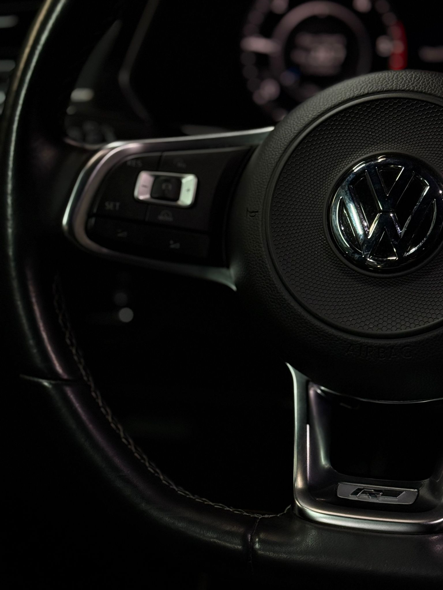 VW Tiguan 2.0 TDI R-Line Highline 4Motion DSG/ 240 PS / Anhängerkupplung-image-9