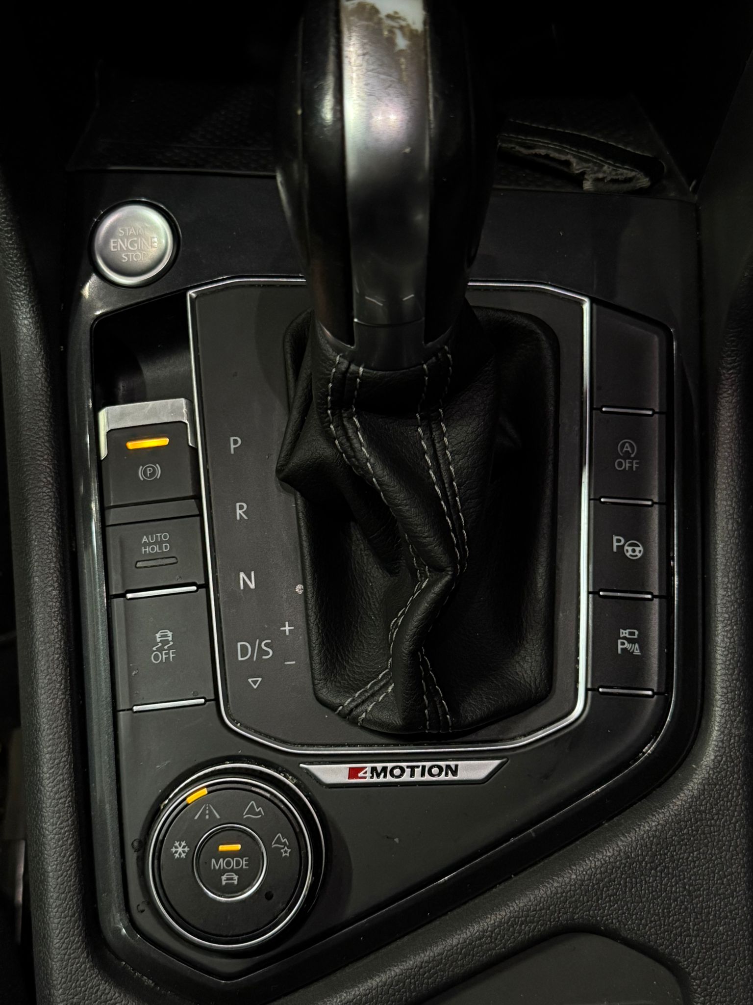 VW Tiguan 2.0 TDI R-Line Highline 4Motion DSG/ 240 PS / Anhängerkupplung-image-12
