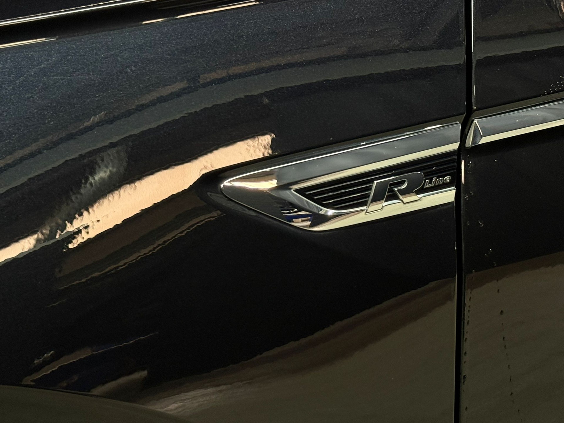 VW Tiguan 2.0 TDI R-Line Highline 4Motion DSG/ 240 PS / Anhängerkupplung-image-5