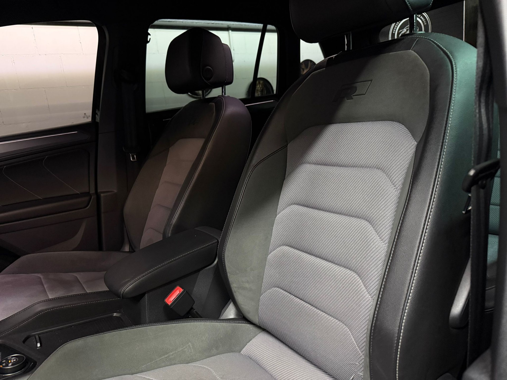 VW Tiguan 2.0 TDI R-Line Highline 4Motion DSG/ 240 PS / Anhängerkupplung-image-6