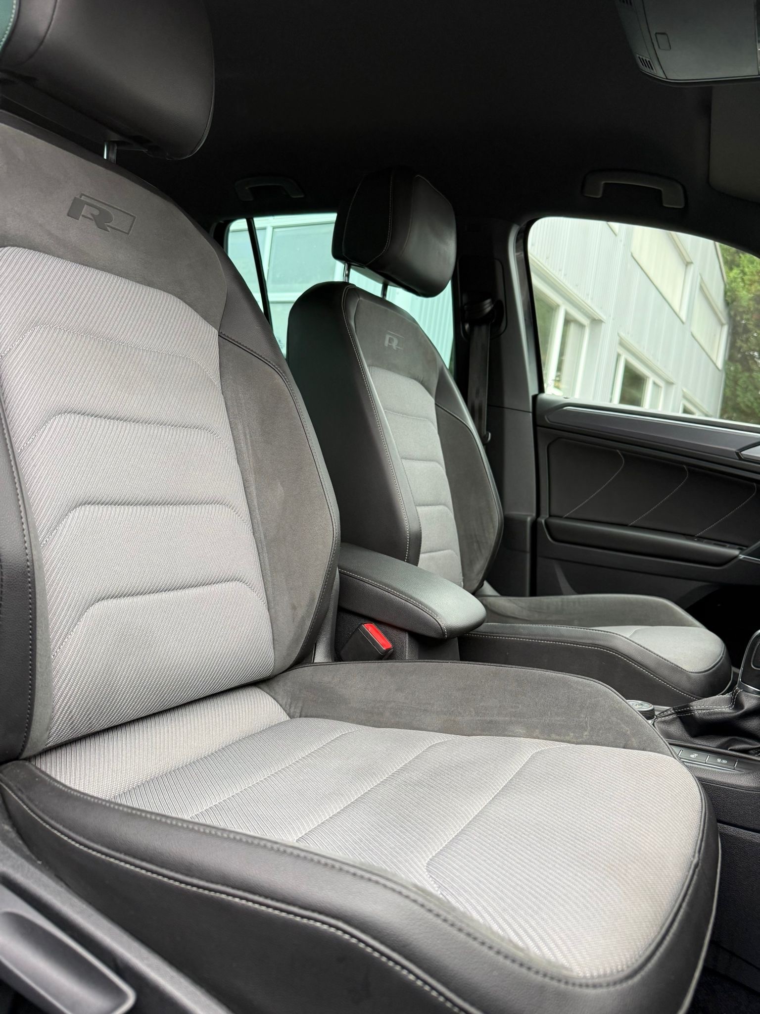 VW Tiguan 2.0 TDI R-Line Highline 4Motion DSG/ 240 PS / Anhängerkupplung-image-15