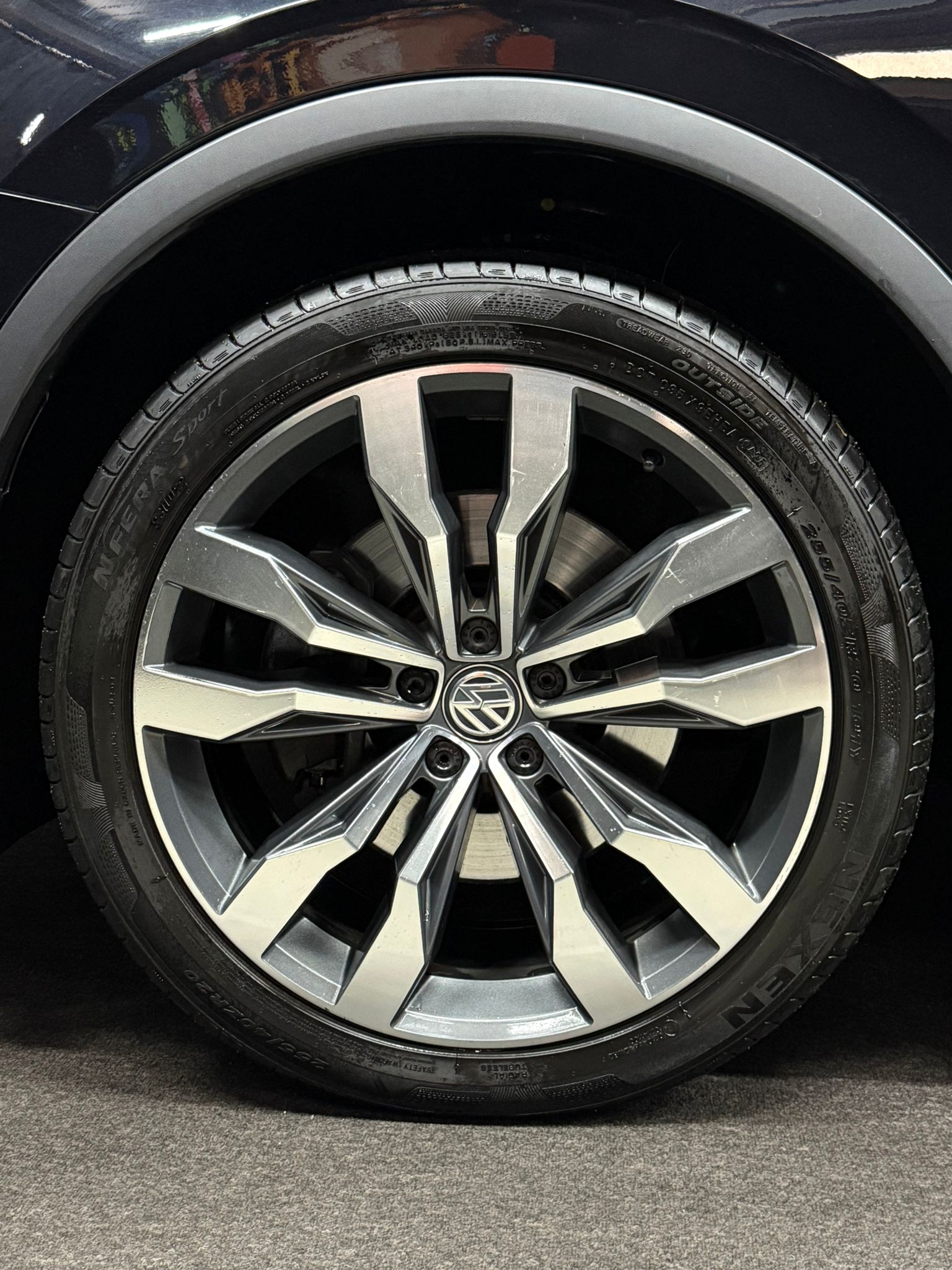 VW Tiguan 2.0 TDI R-Line Highline 4Motion DSG/ 240 PS / Anhängerkupplung-image-4