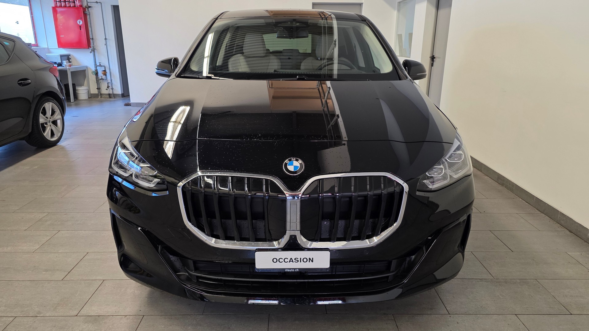 BMW 223i Active Tourer xDrive DKG-showroom-element-1