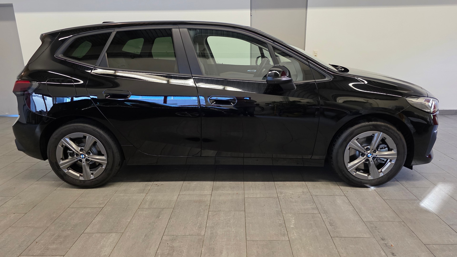 BMW 223i Active Tourer xDrive DKG-showroom-element-2
