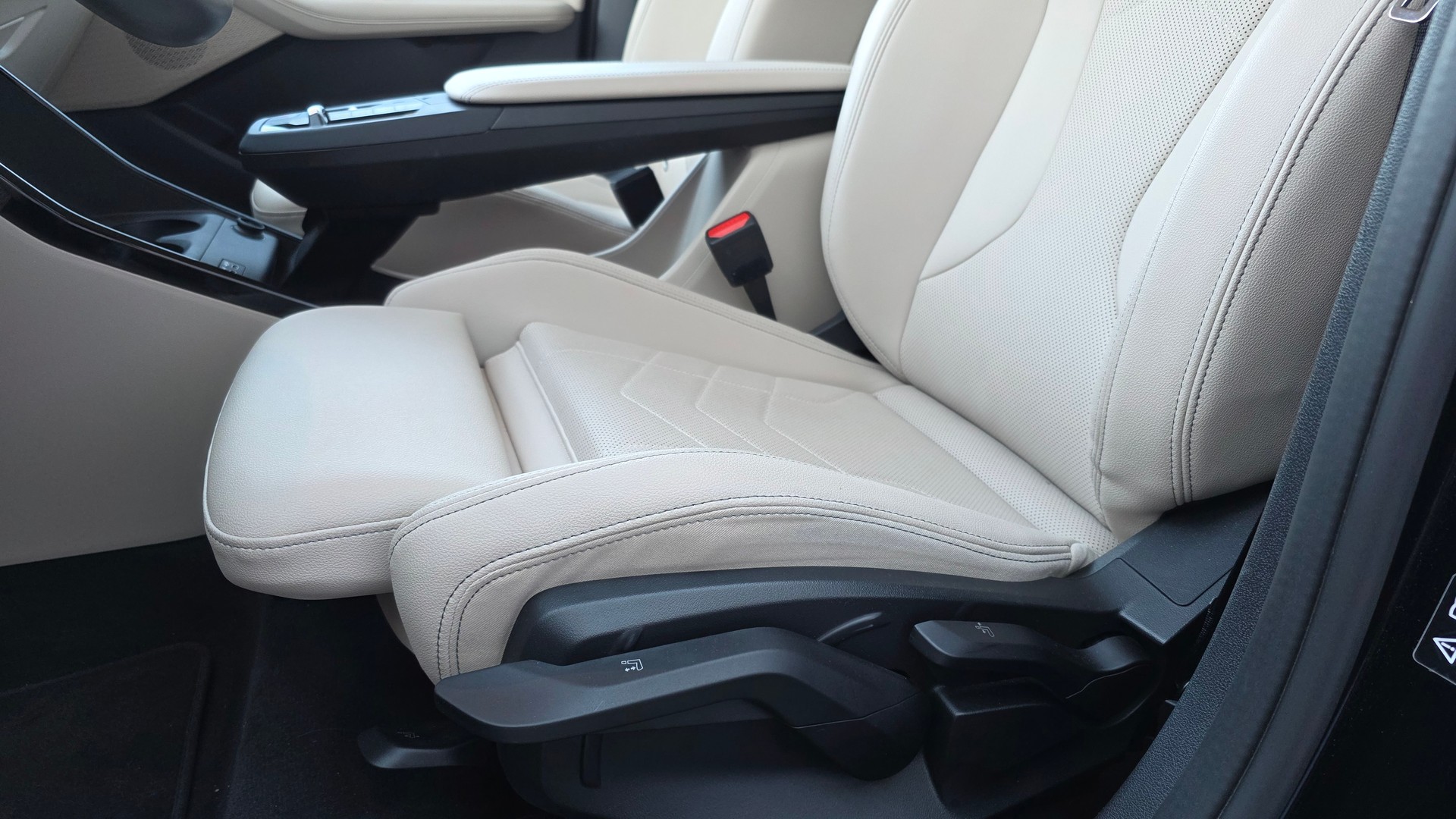 BMW 223i Active Tourer xDrive DKG-image-13