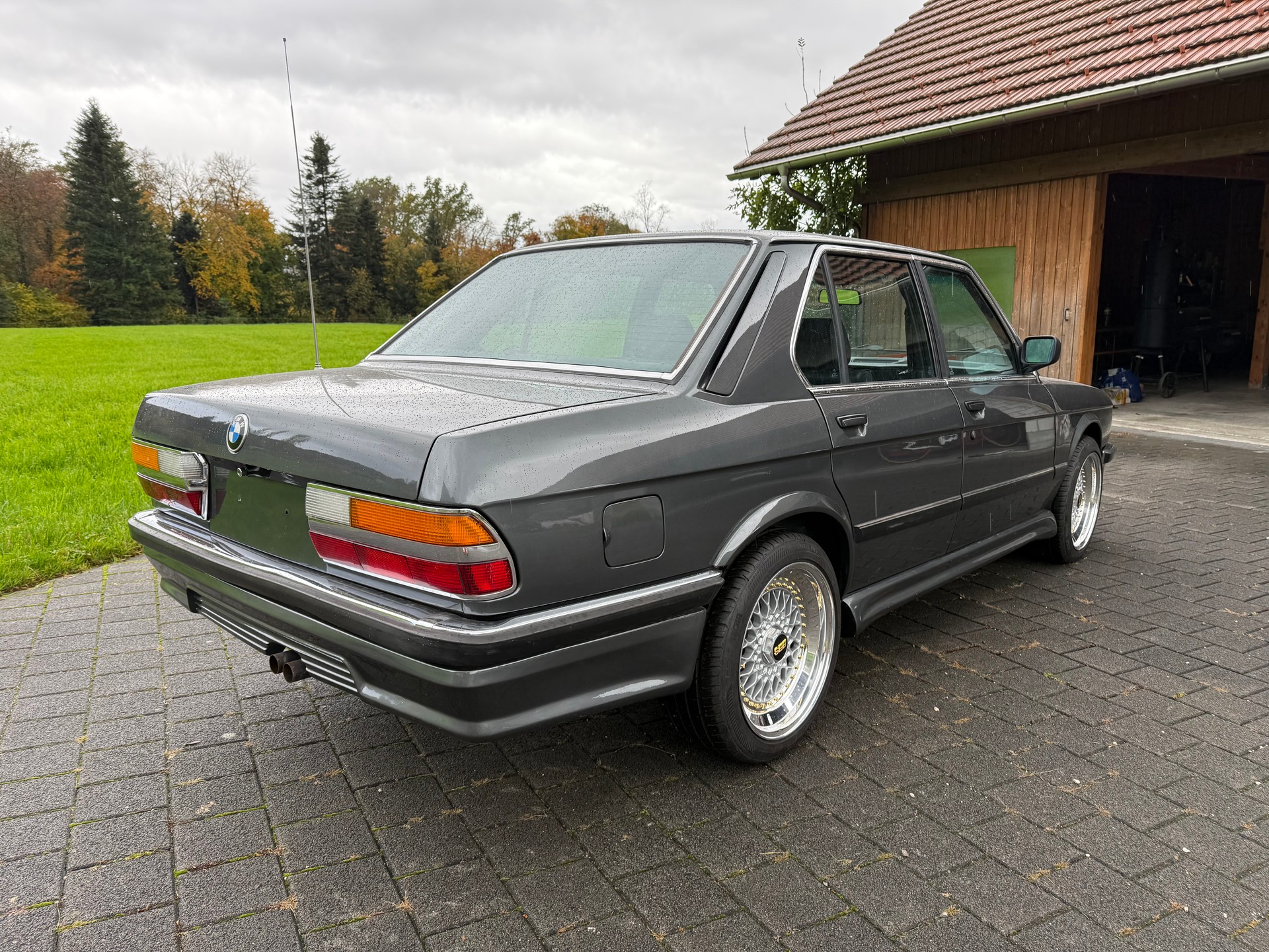 BMW E28 535i-image-2