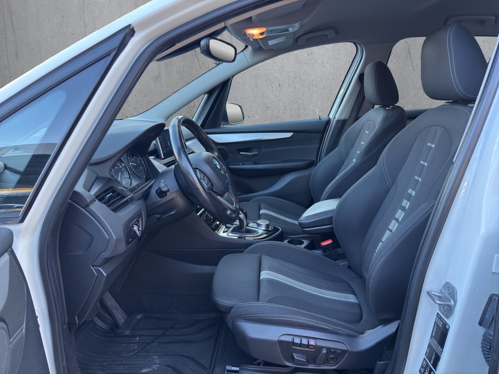 BMW 220d xDrive Gran Tourer Steptronic Sport Line-image-9