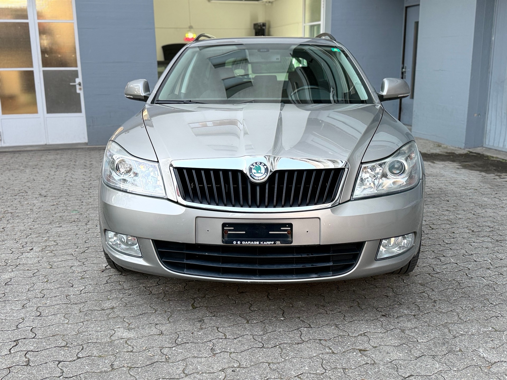 SKODA Octavia Combi 1.8 TSI Ambition-image-0