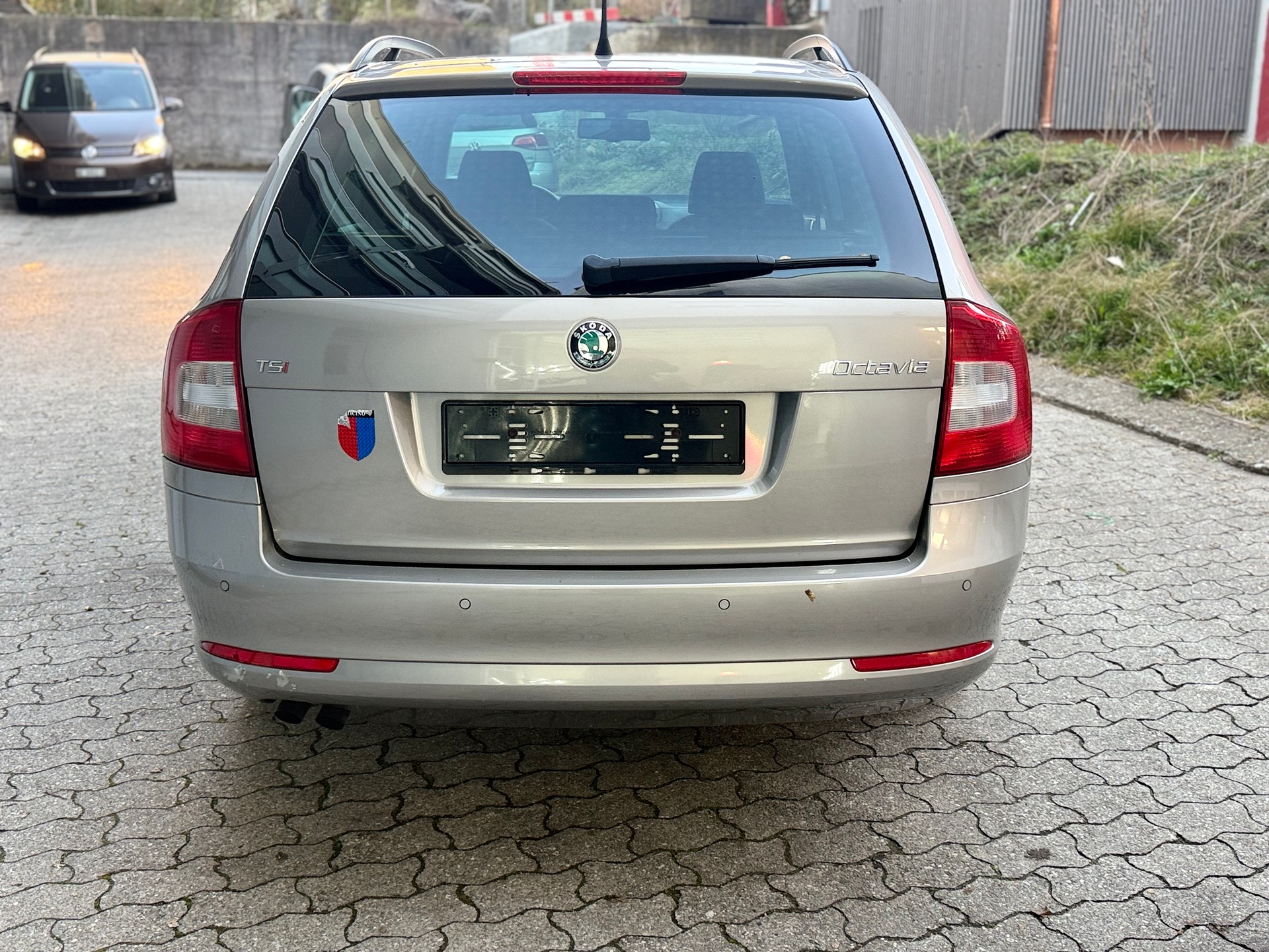 SKODA Octavia Combi 1.8 TSI Ambition-image-3