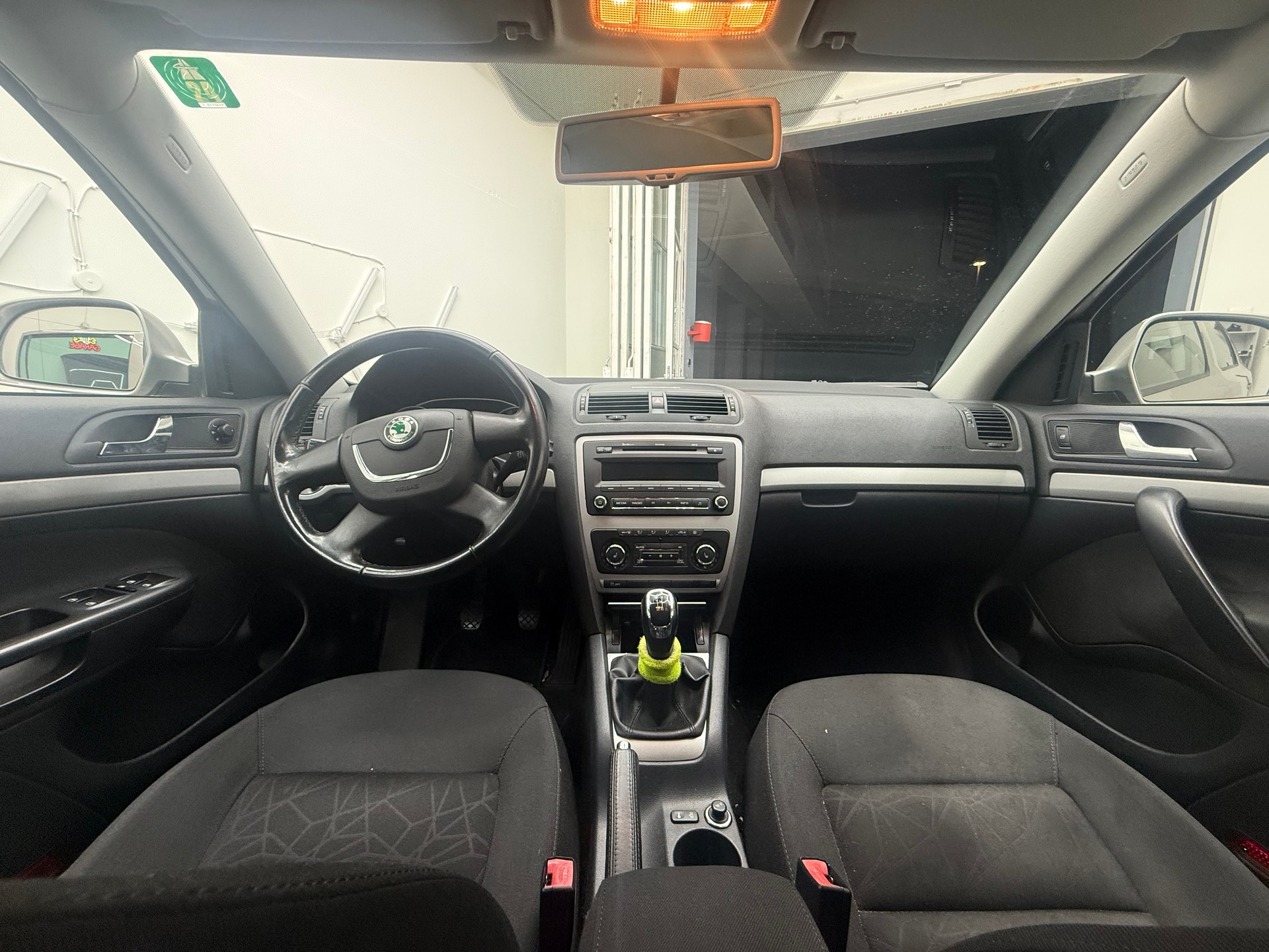 SKODA Octavia Combi 1.8 TSI Ambition-image-5