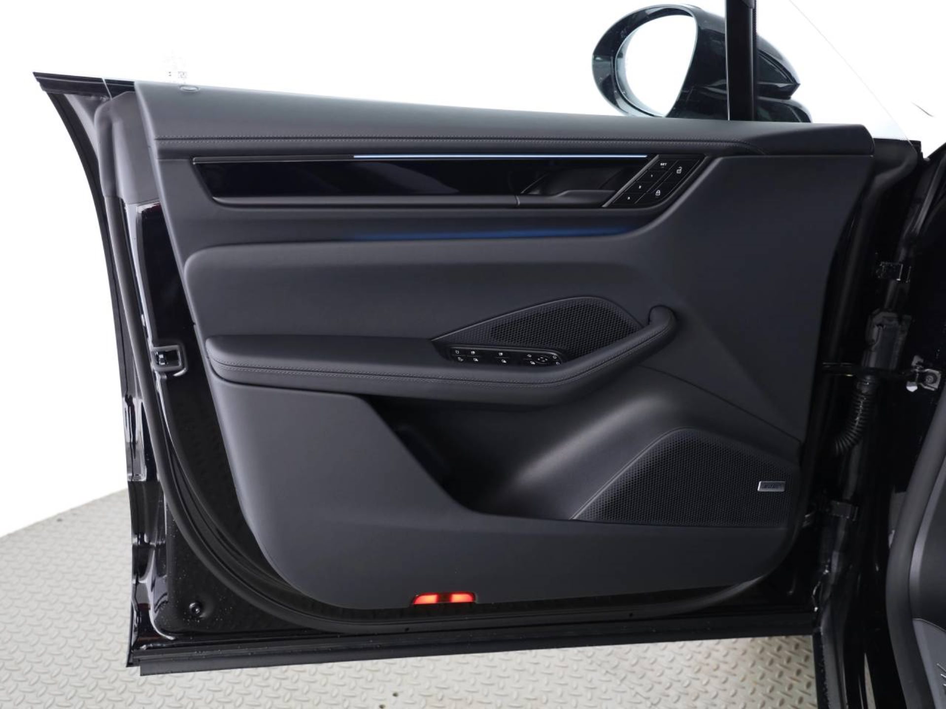 PORSCHE Macan 4S-image-17