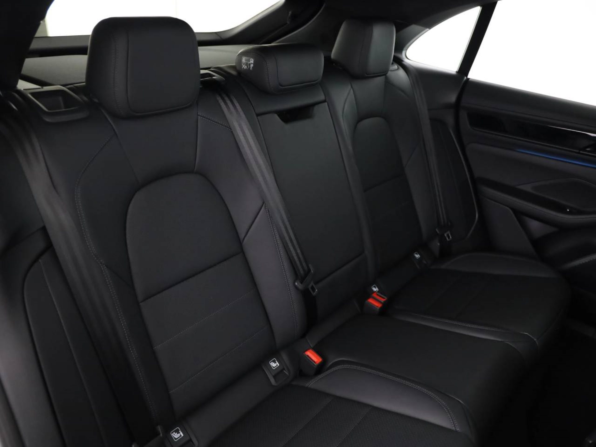 PORSCHE Macan 4S-image-16