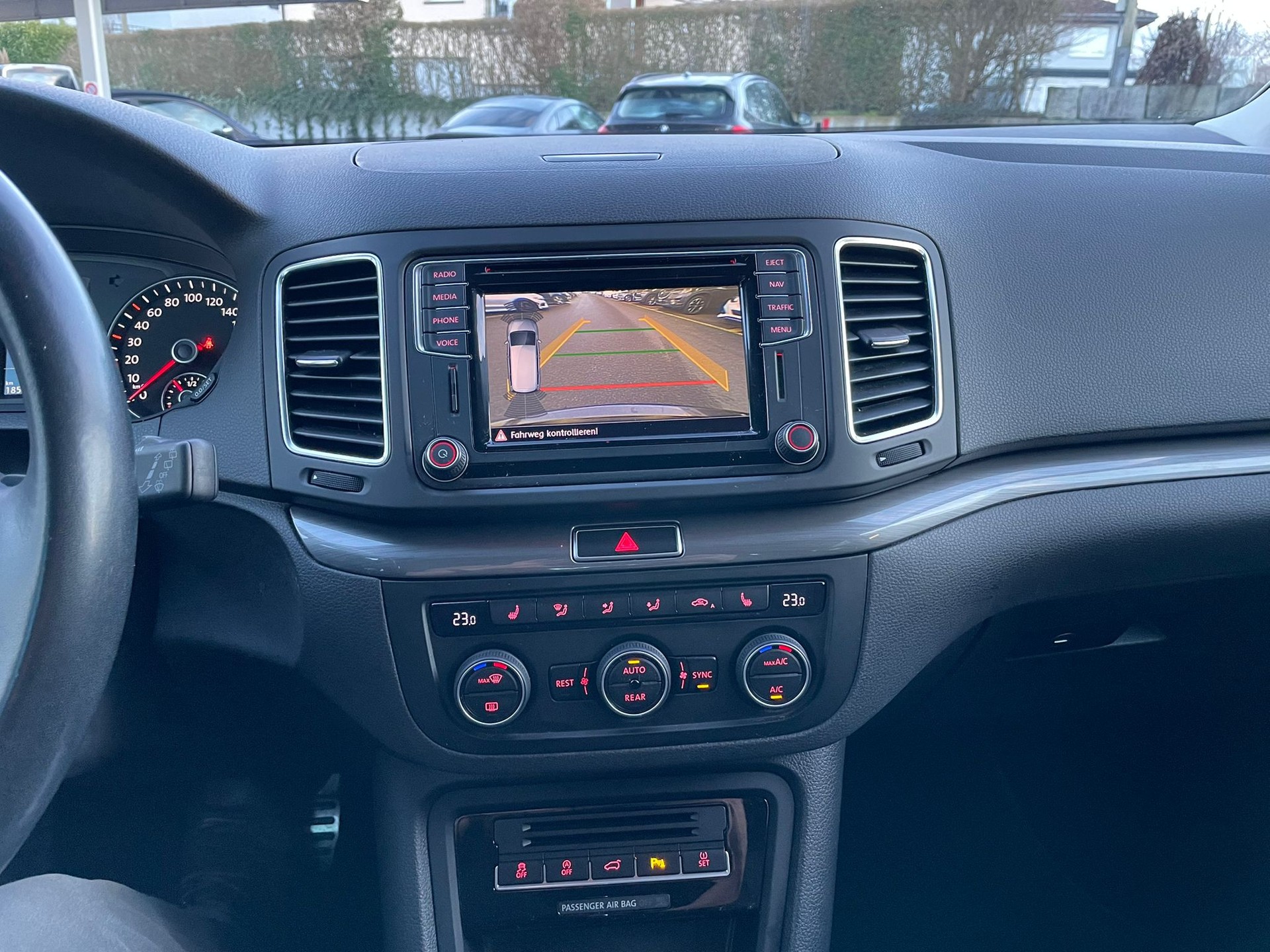 VW Sharan 2.0 TDI BMT Comfortline 4Motion DSG-image-15