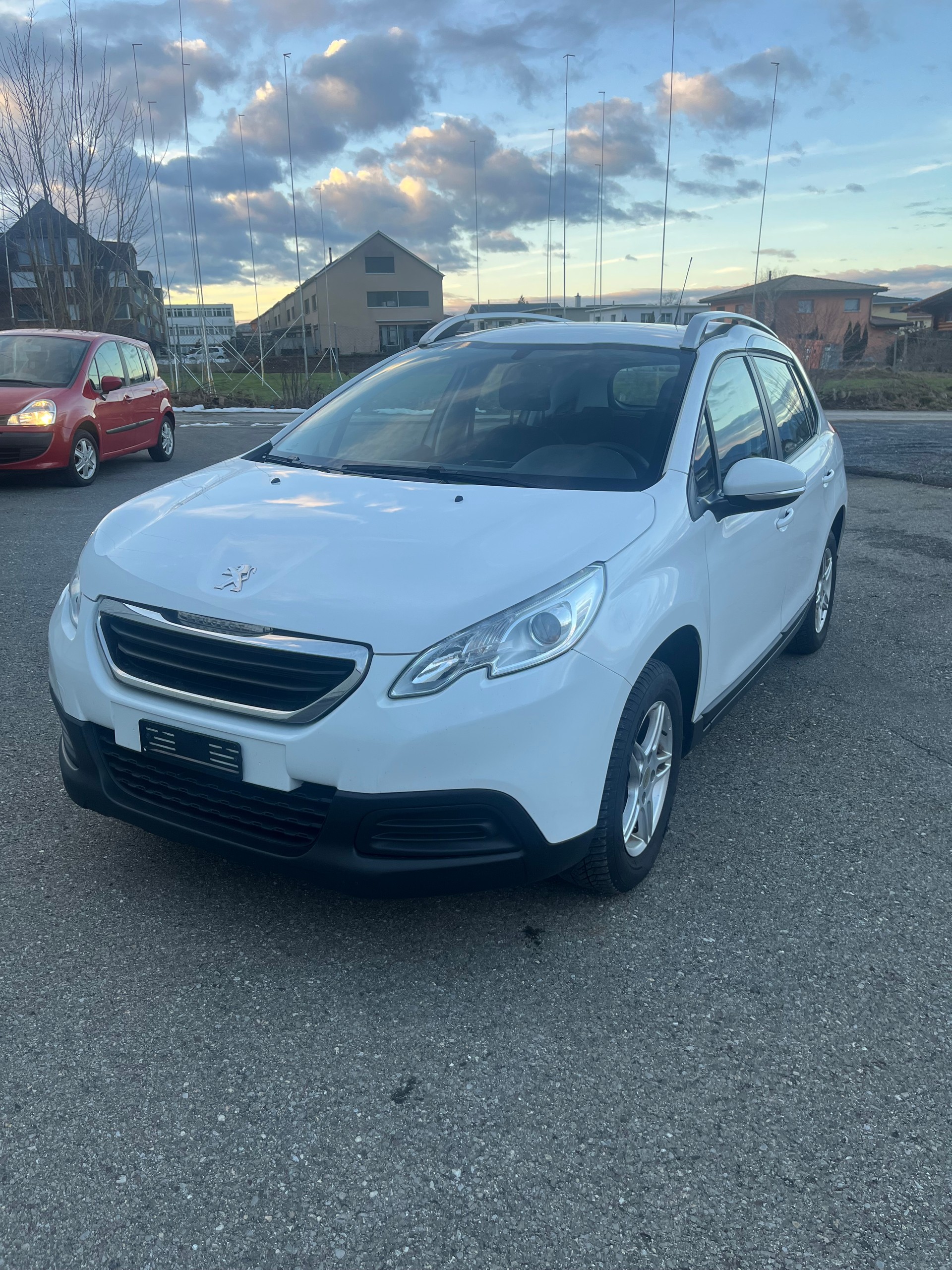 PEUGEOT 2008 1.2 VTI Style-image-1