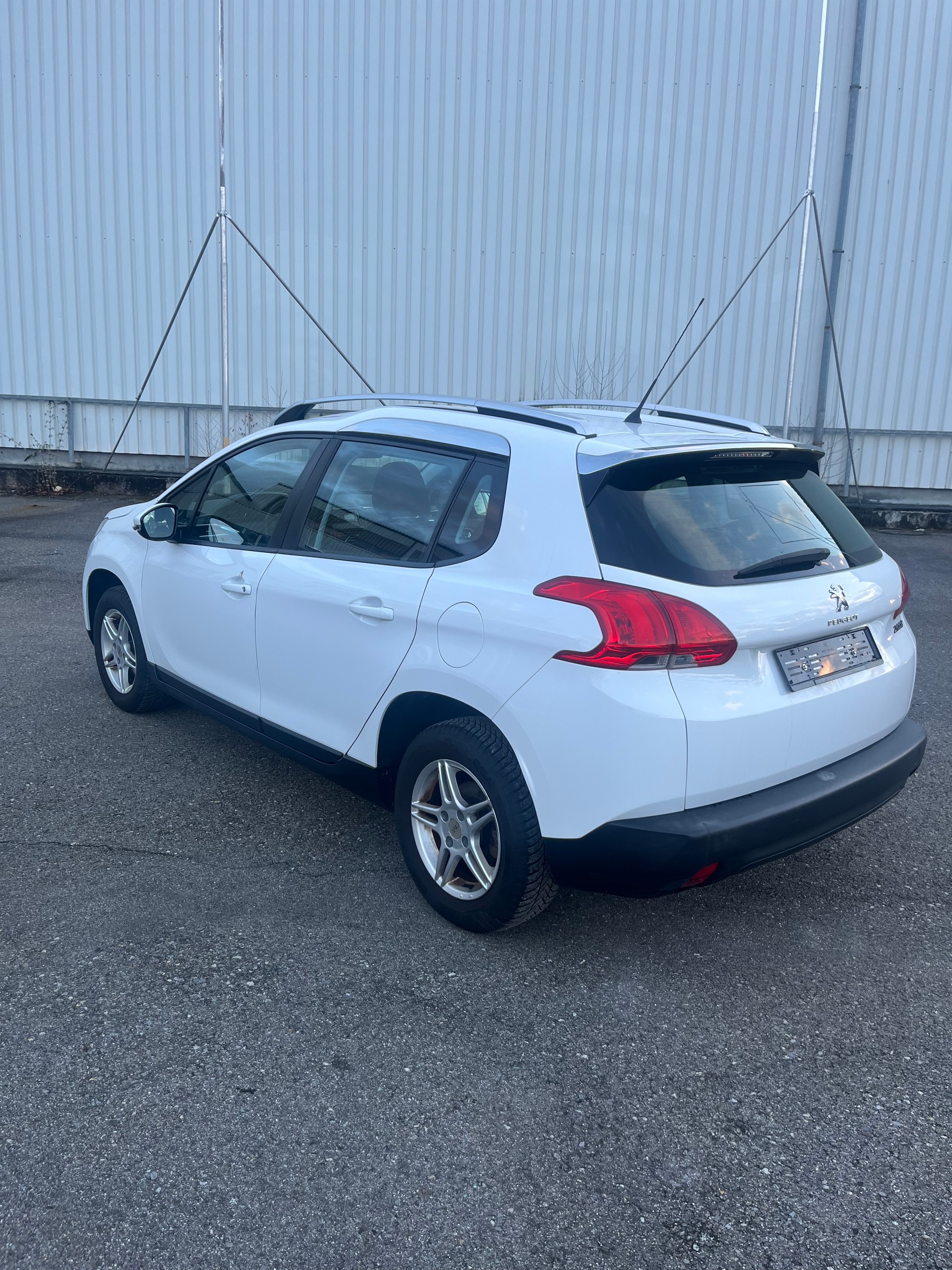PEUGEOT 2008 1.2 VTI Style-image-4
