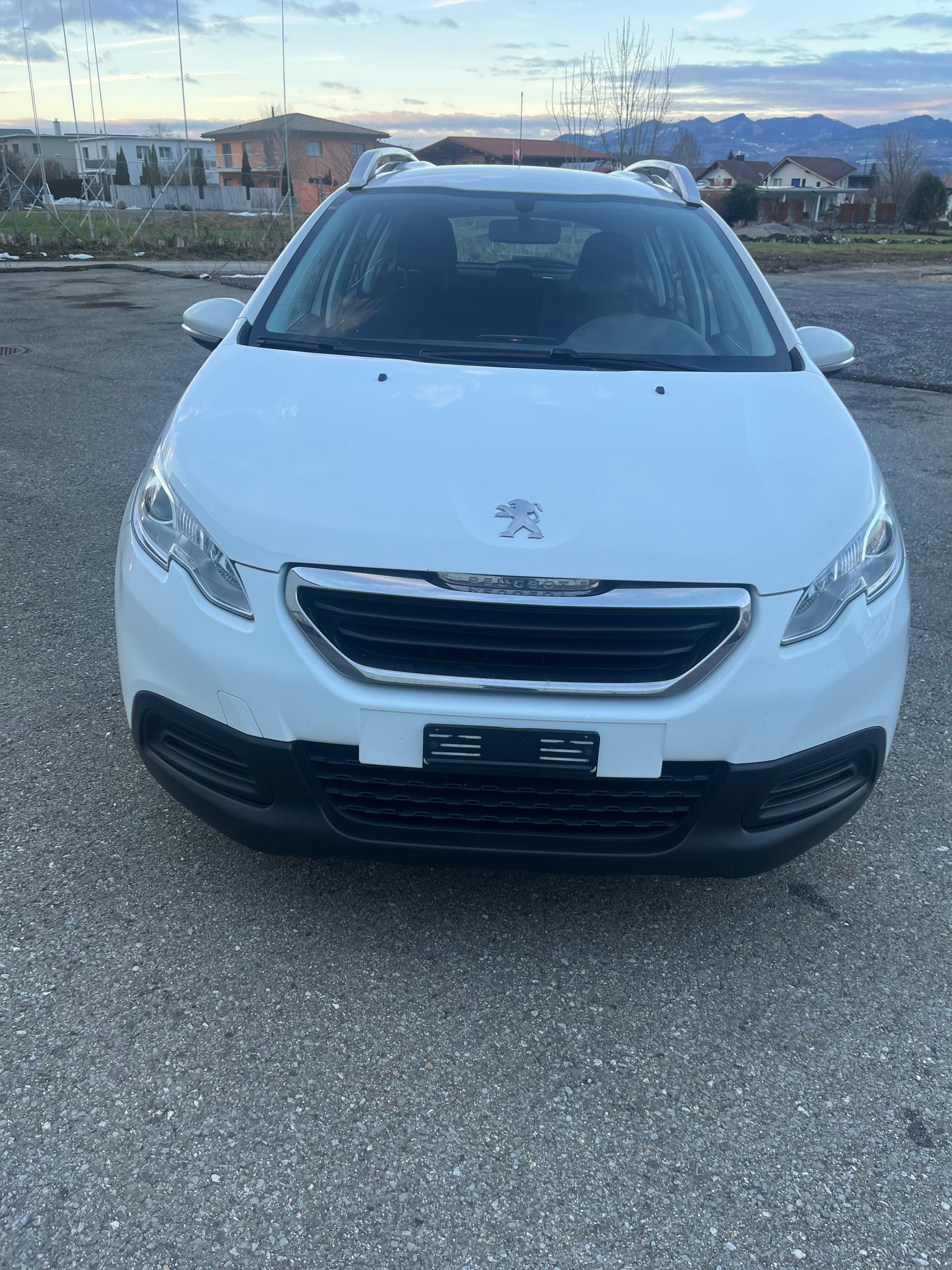 PEUGEOT 2008 1.2 VTI Style-image-12