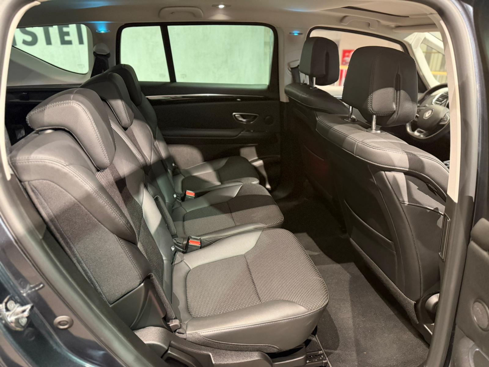 RENAULT Espace 2.0 dCi Techno EDC 6-image-16
