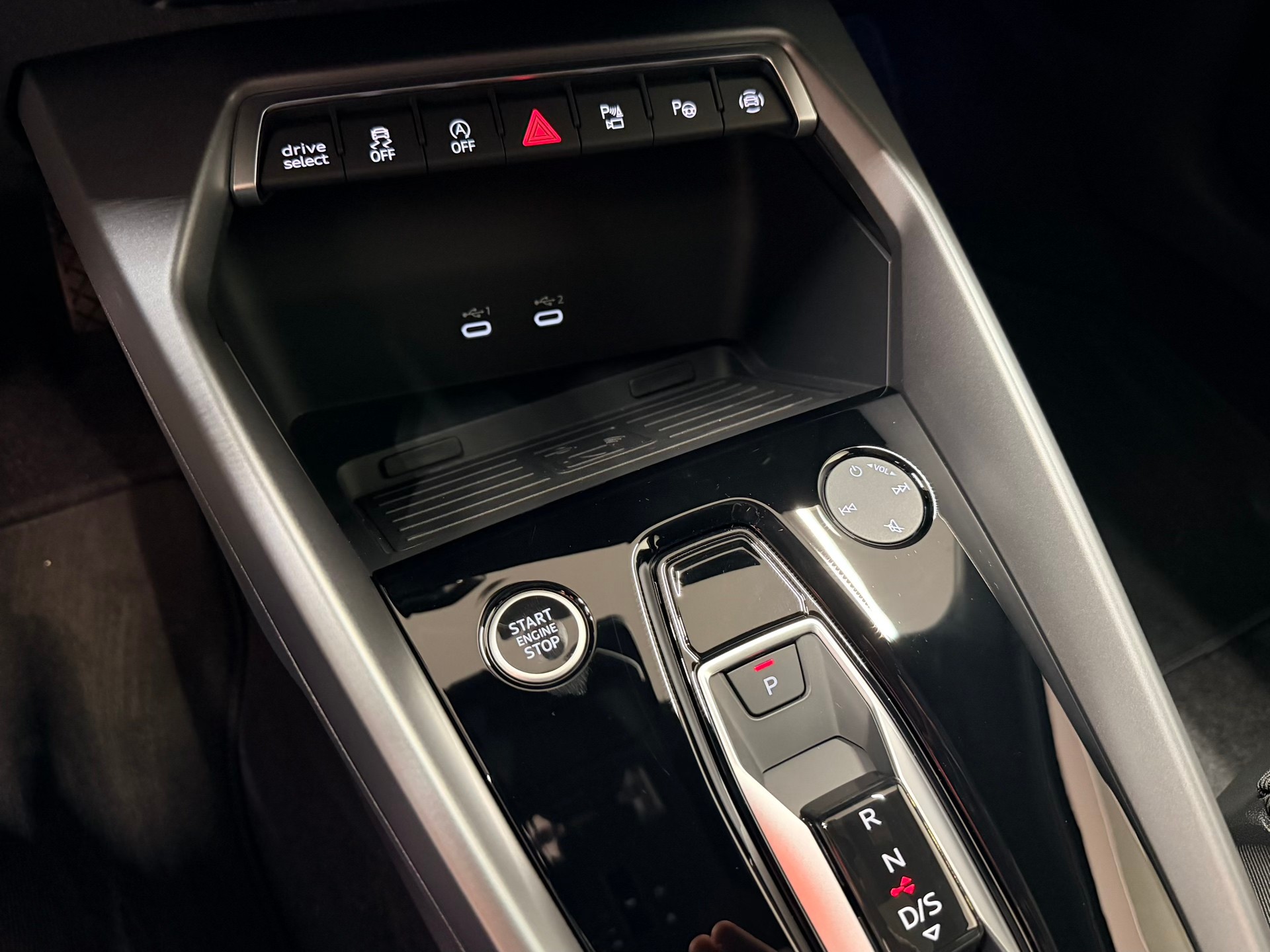 AUDI A3 Sportback 40 TFSI S line S-tronic quattro-image-22