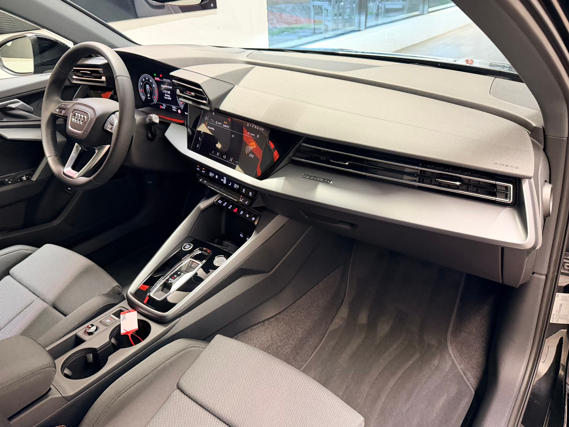 AUDI A3 Sportback 40 TFSI S line S-tronic quattro-image-17