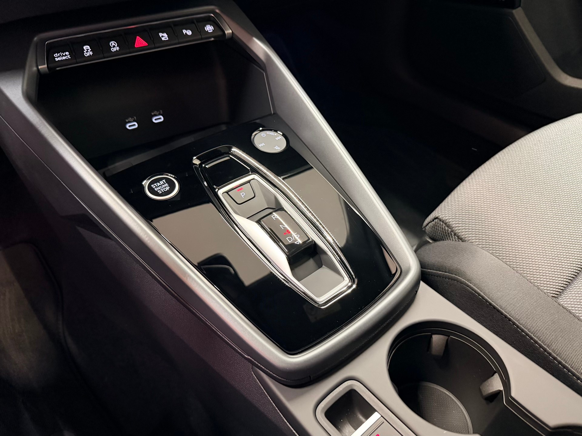 AUDI A3 Sportback 40 TFSI S line S-tronic quattro-image-21