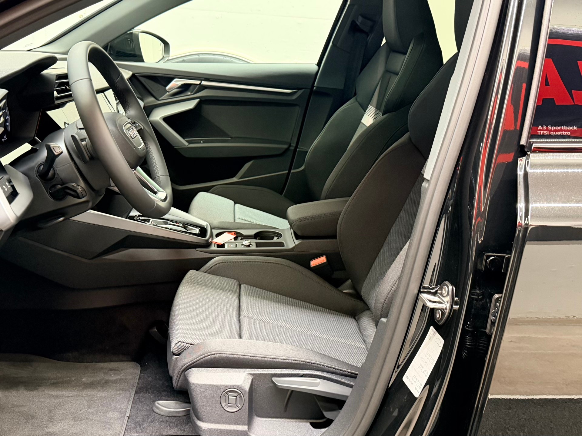 AUDI A3 Sportback 40 TFSI S line S-tronic quattro-image-12