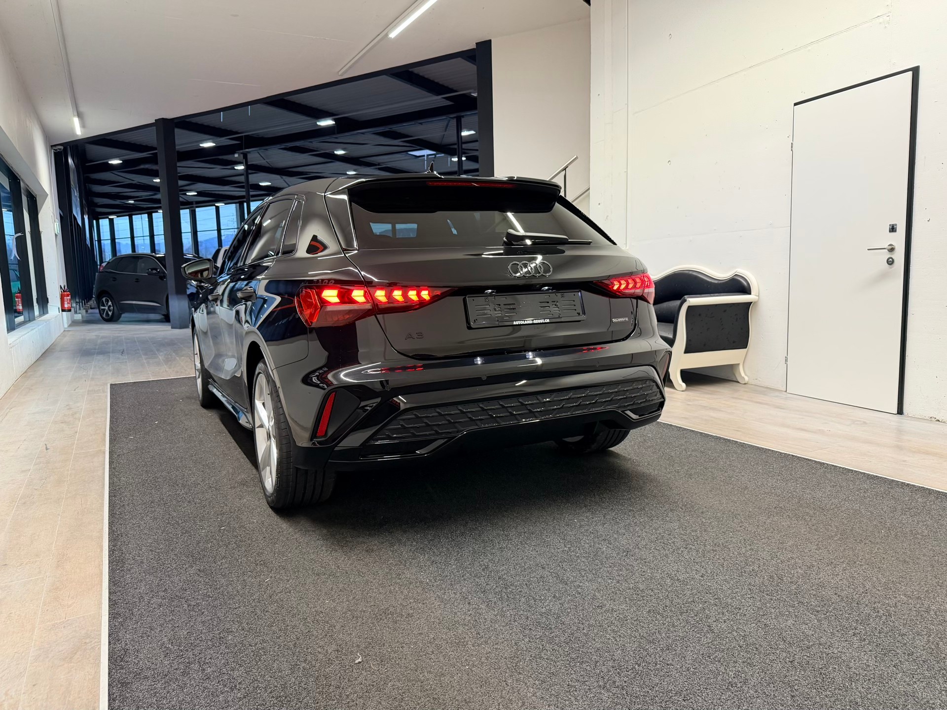 AUDI A3 Sportback 40 TFSI S line S-tronic quattro-image-6