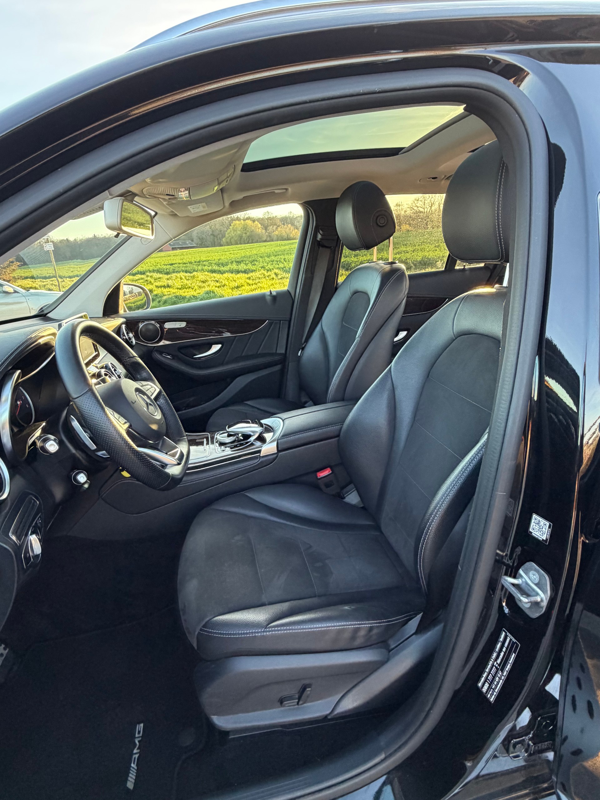 MERCEDES-BENZ GLC 250 AMG Line 4Matic 9G-Tronic-image-2