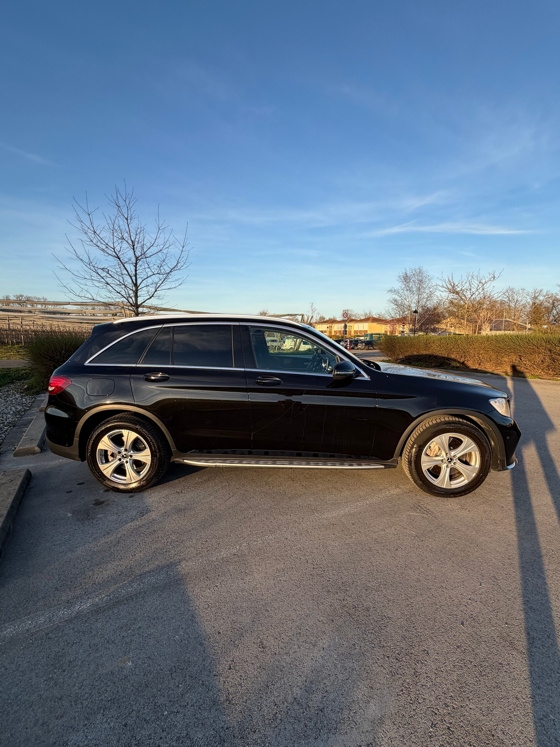 MERCEDES-BENZ GLC 250 AMG Line 4Matic 9G-Tronic-image-1
