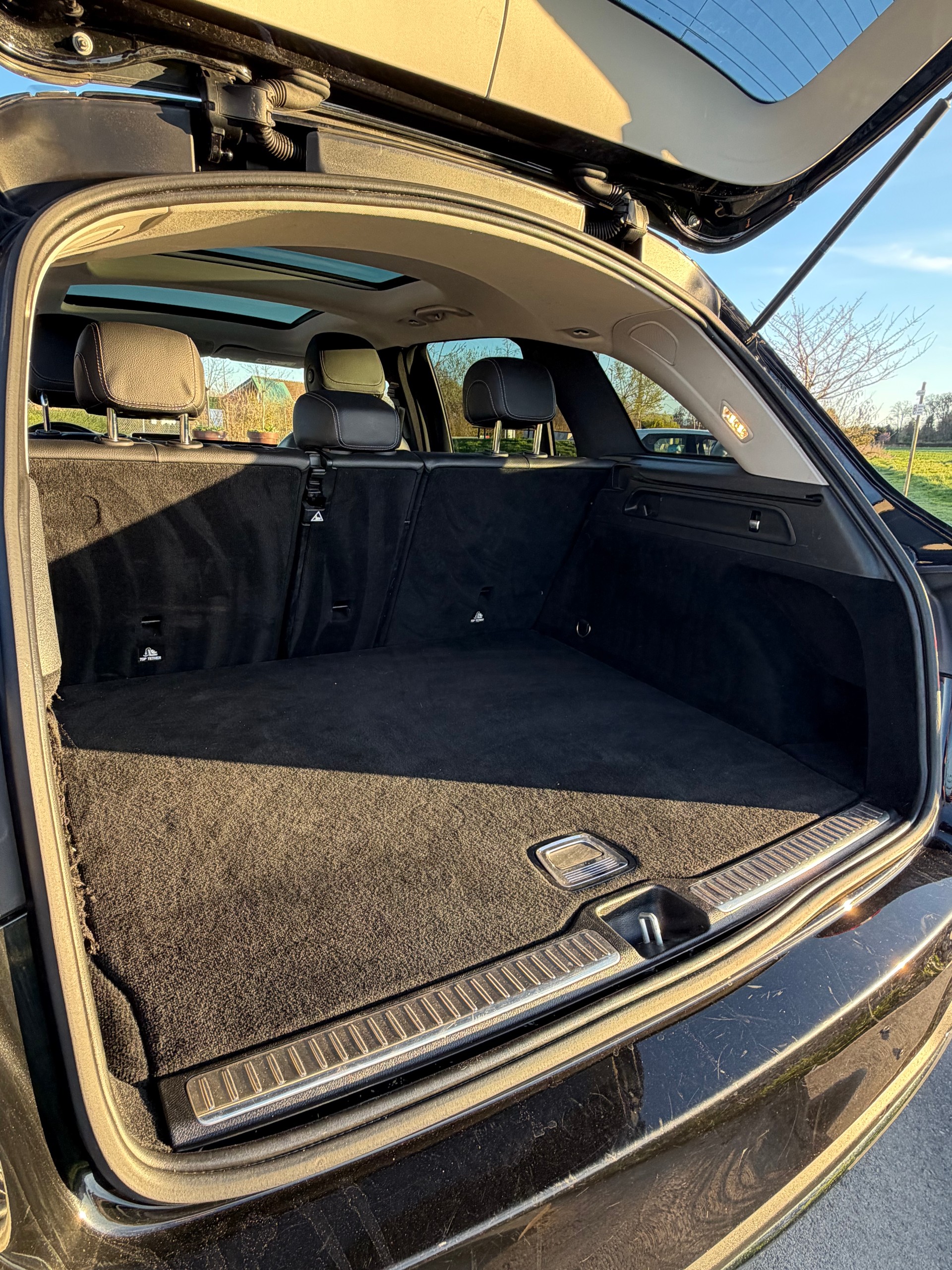 MERCEDES-BENZ GLC 250 AMG Line 4Matic 9G-Tronic-image-4