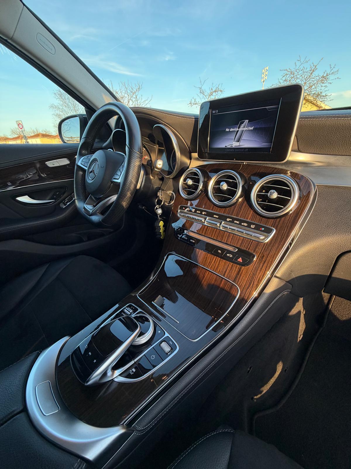 MERCEDES-BENZ GLC 250 AMG Line 4Matic 9G-Tronic-image-8