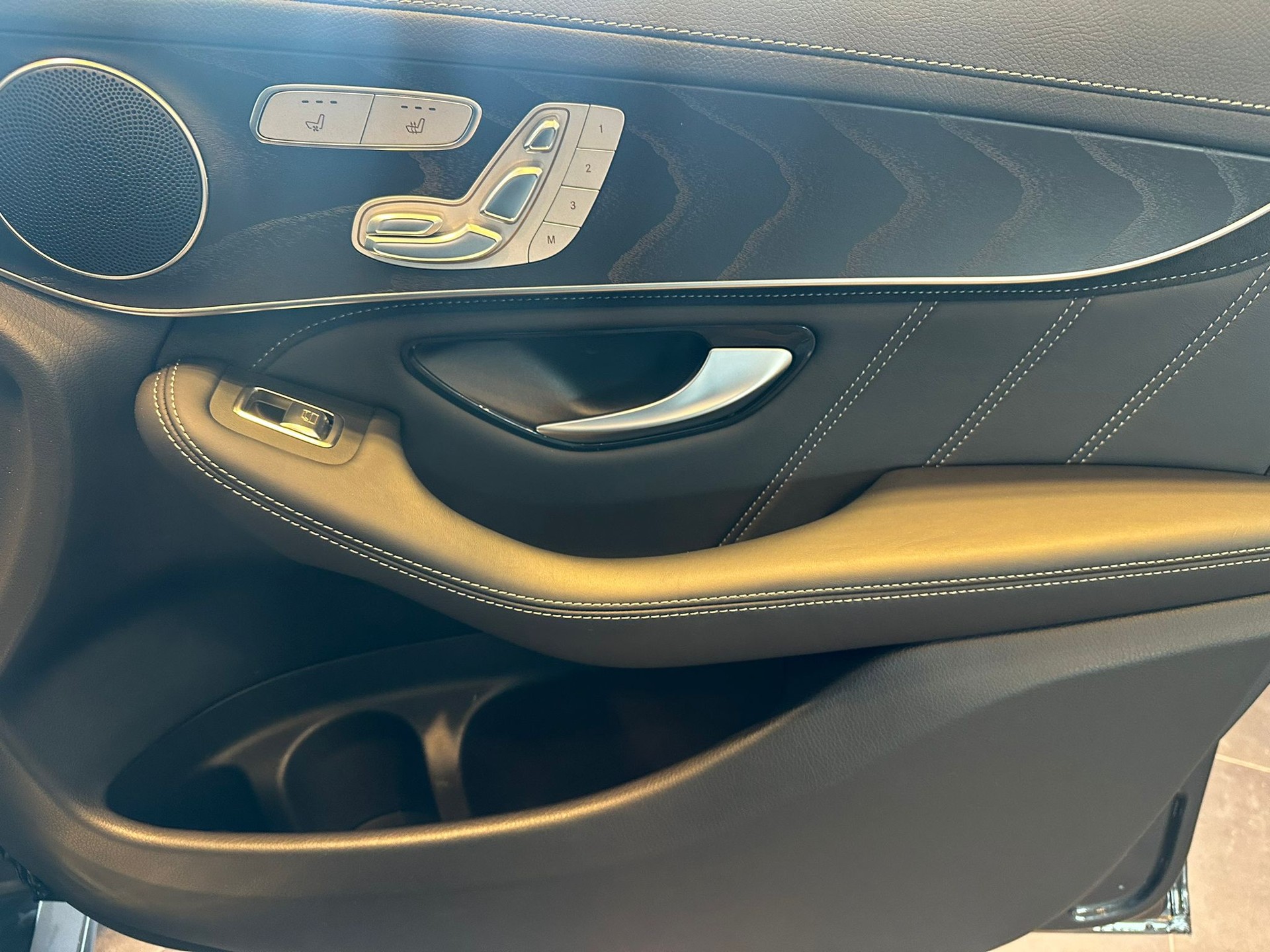 MERCEDES-BENZ GLC 63 S AMG 4Matic 9G-Tronic-image-18