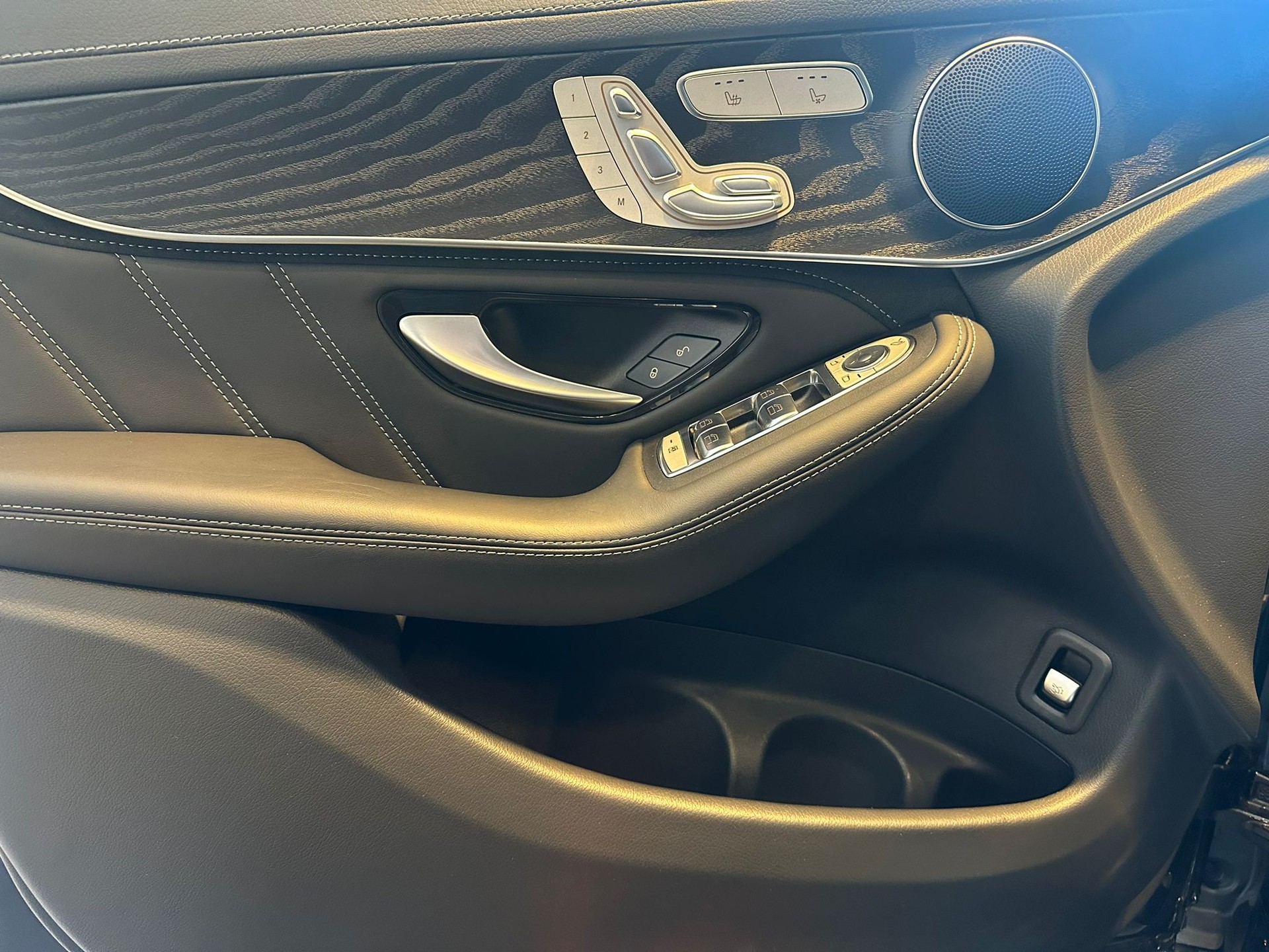 MERCEDES-BENZ GLC 63 S AMG 4Matic 9G-Tronic-image-17