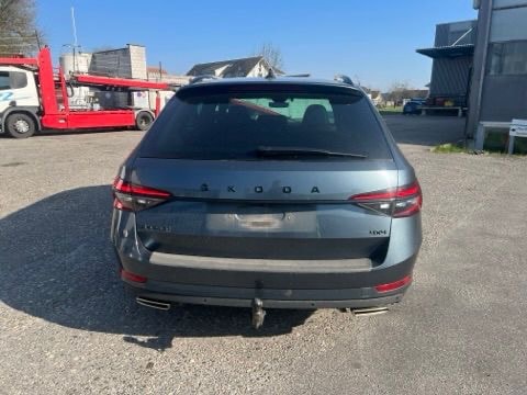 SKODA Superb Combi 2.0 TSI SportLine 4x4 DSG-image-7