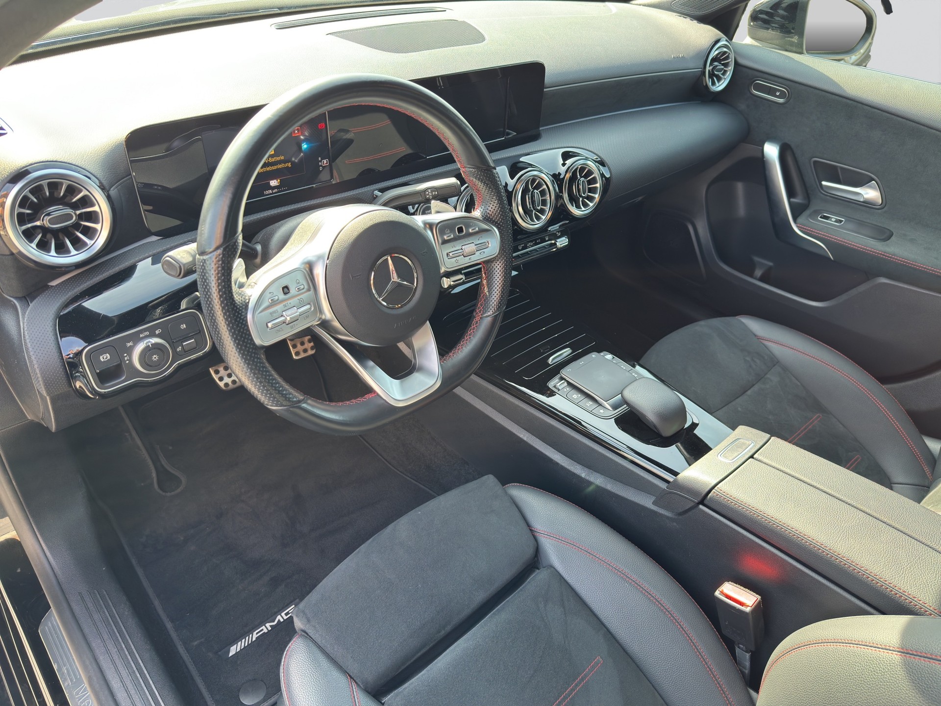 MERCEDES-BENZ A 250e AMG Night 8G-DCT-image-6