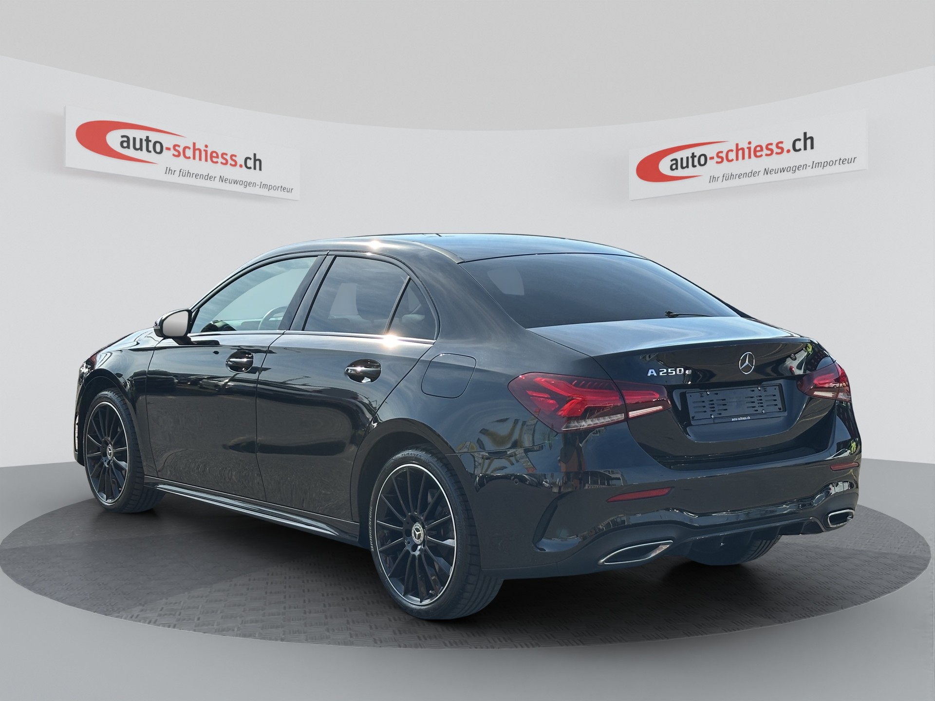 MERCEDES-BENZ A 250e AMG Night 8G-DCT-image-2