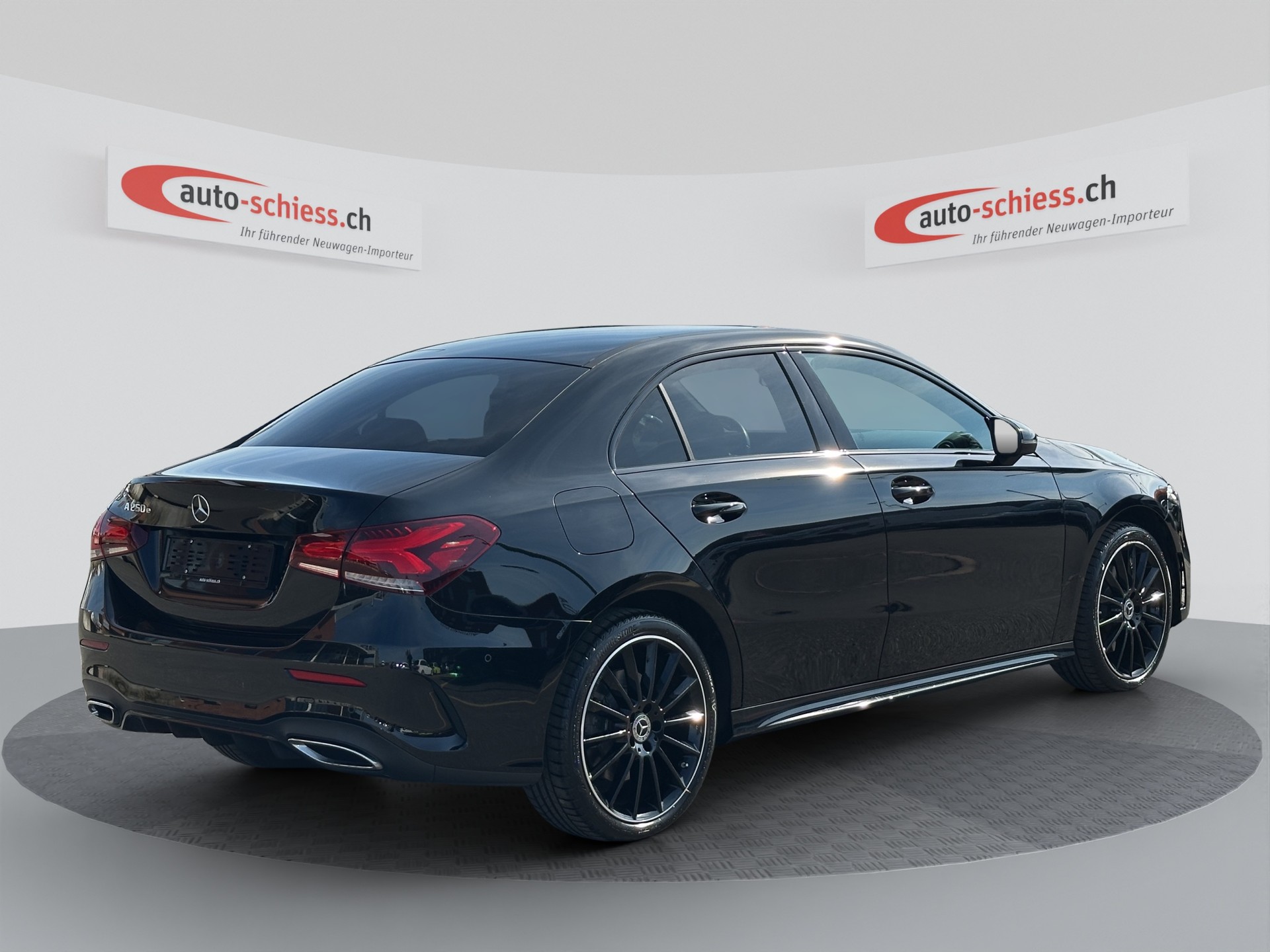MERCEDES-BENZ A 250e AMG Night 8G-DCT-image-4