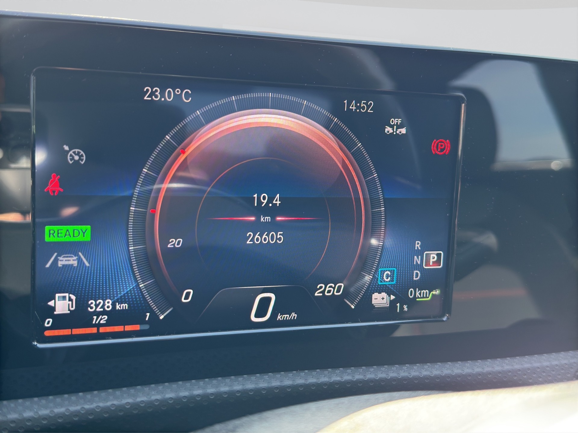 MERCEDES-BENZ A 250e AMG Night 8G-DCT-image-10