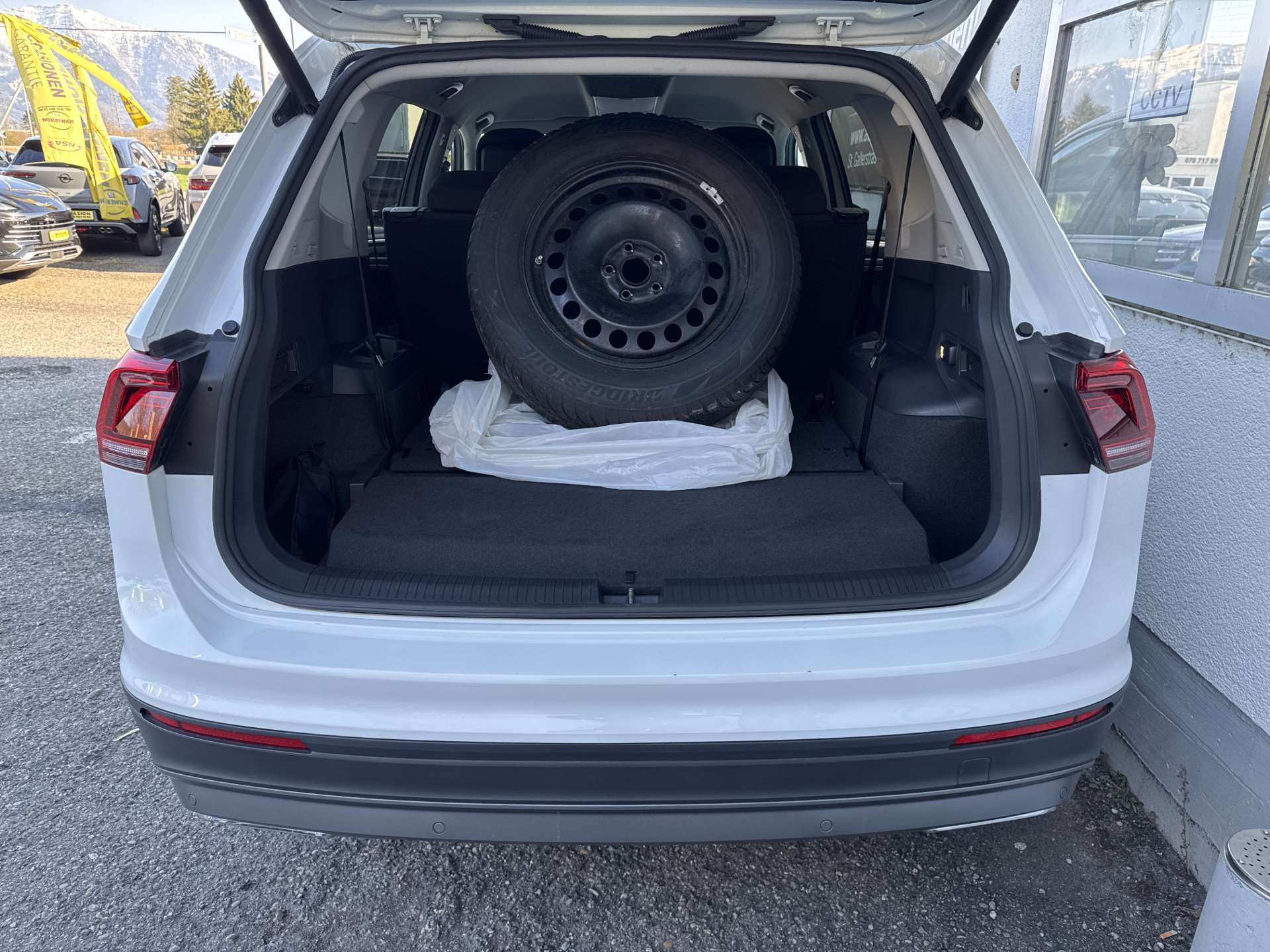 VW Tiguan Allspace 2.0 TDi SCR 7-Plätzer Comfortline DSG-Automat-image-8