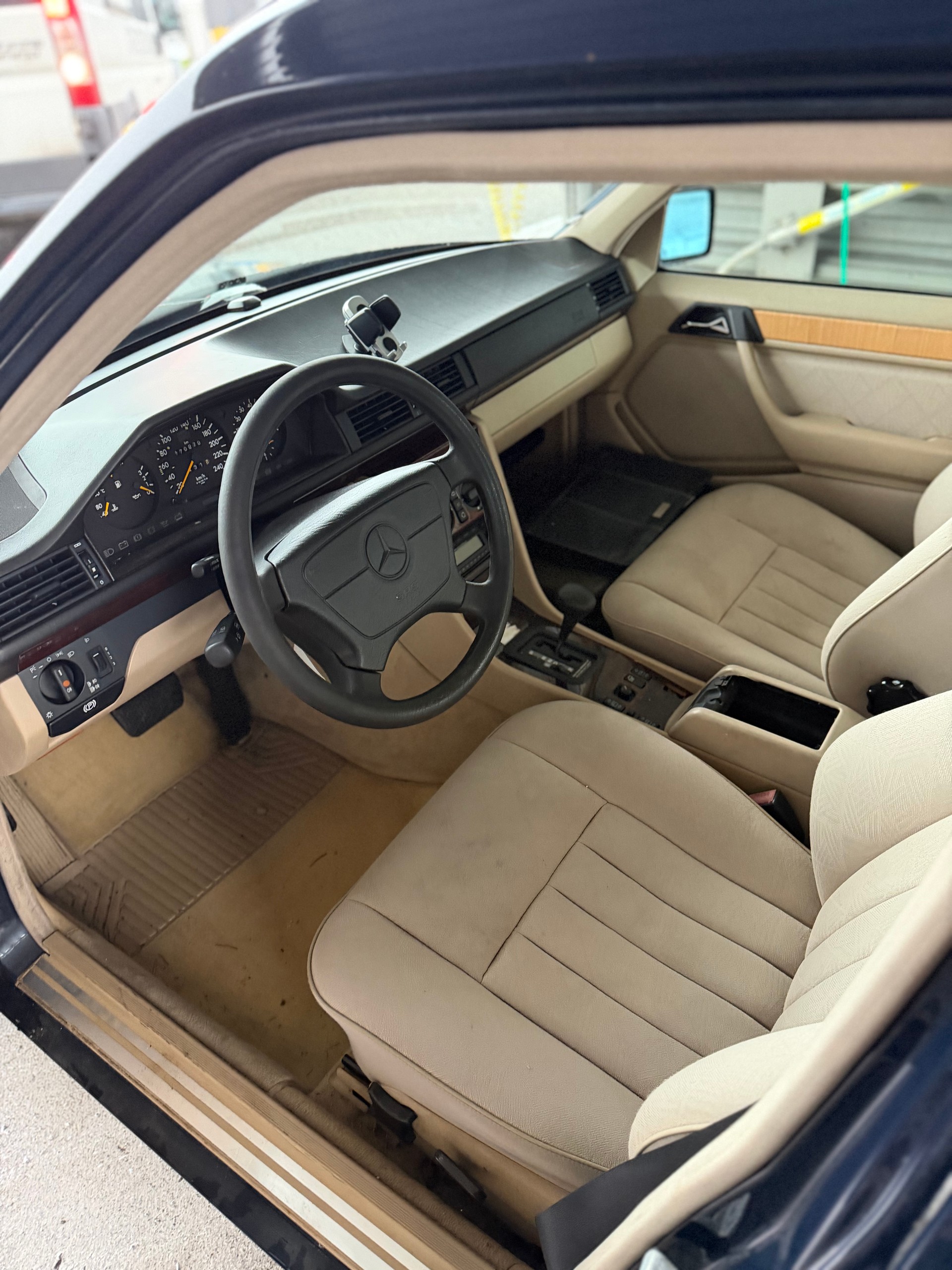 MERCEDES-BENZ E 200 Business Automatic-image-5