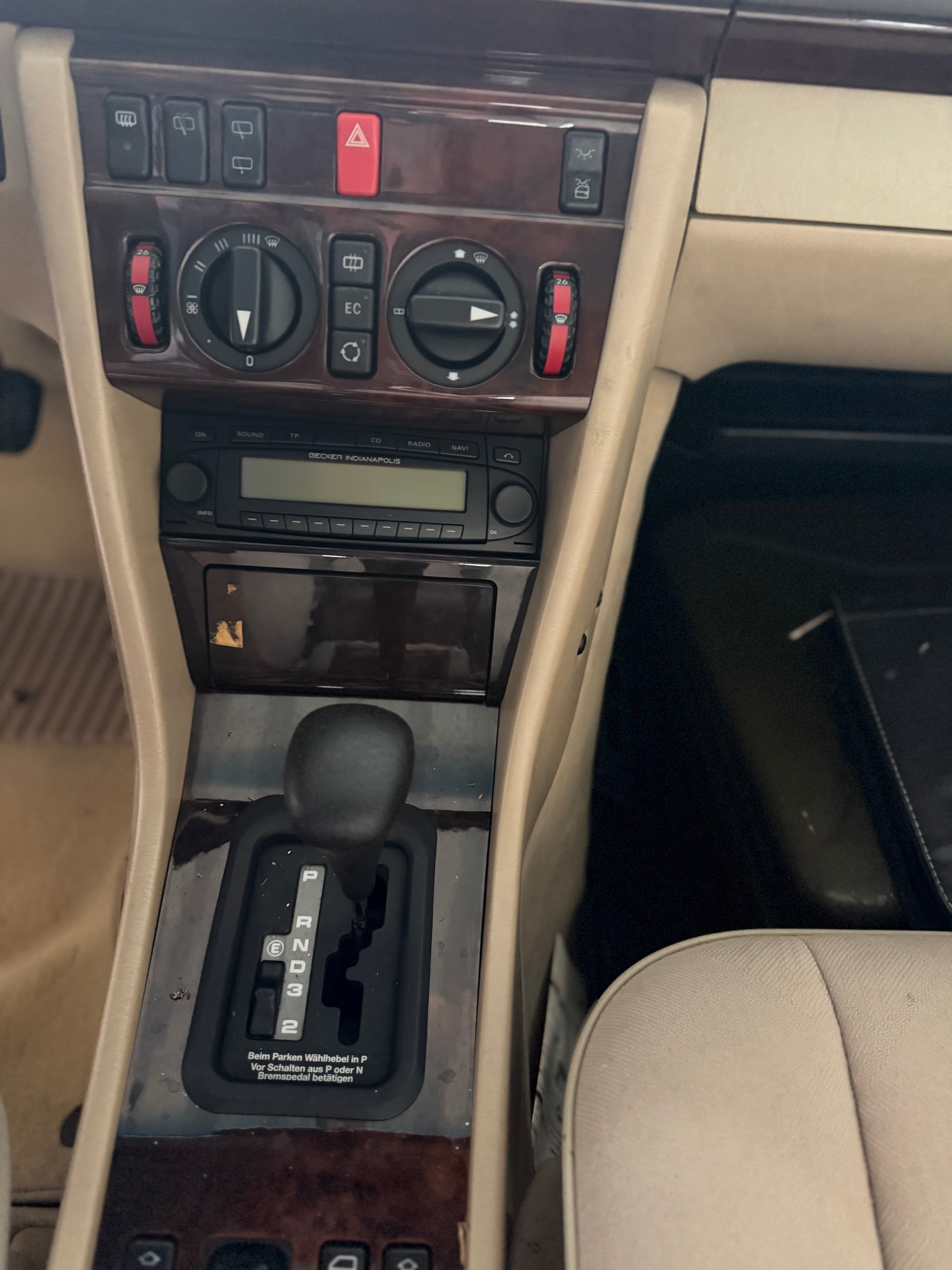 MERCEDES-BENZ E 200 Business Automatic-image-4